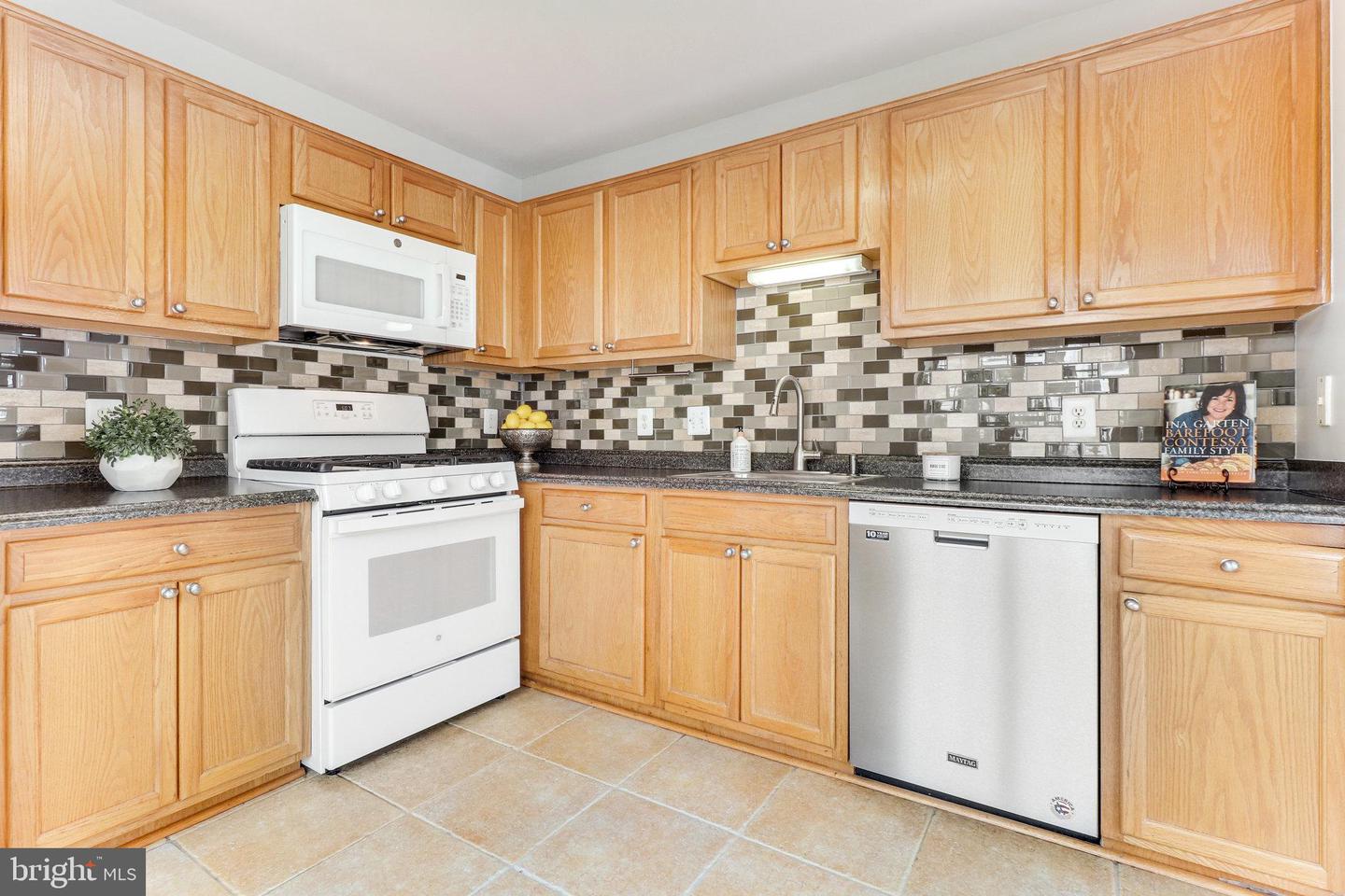 8248 Catbird CIRCLE Unit: 201