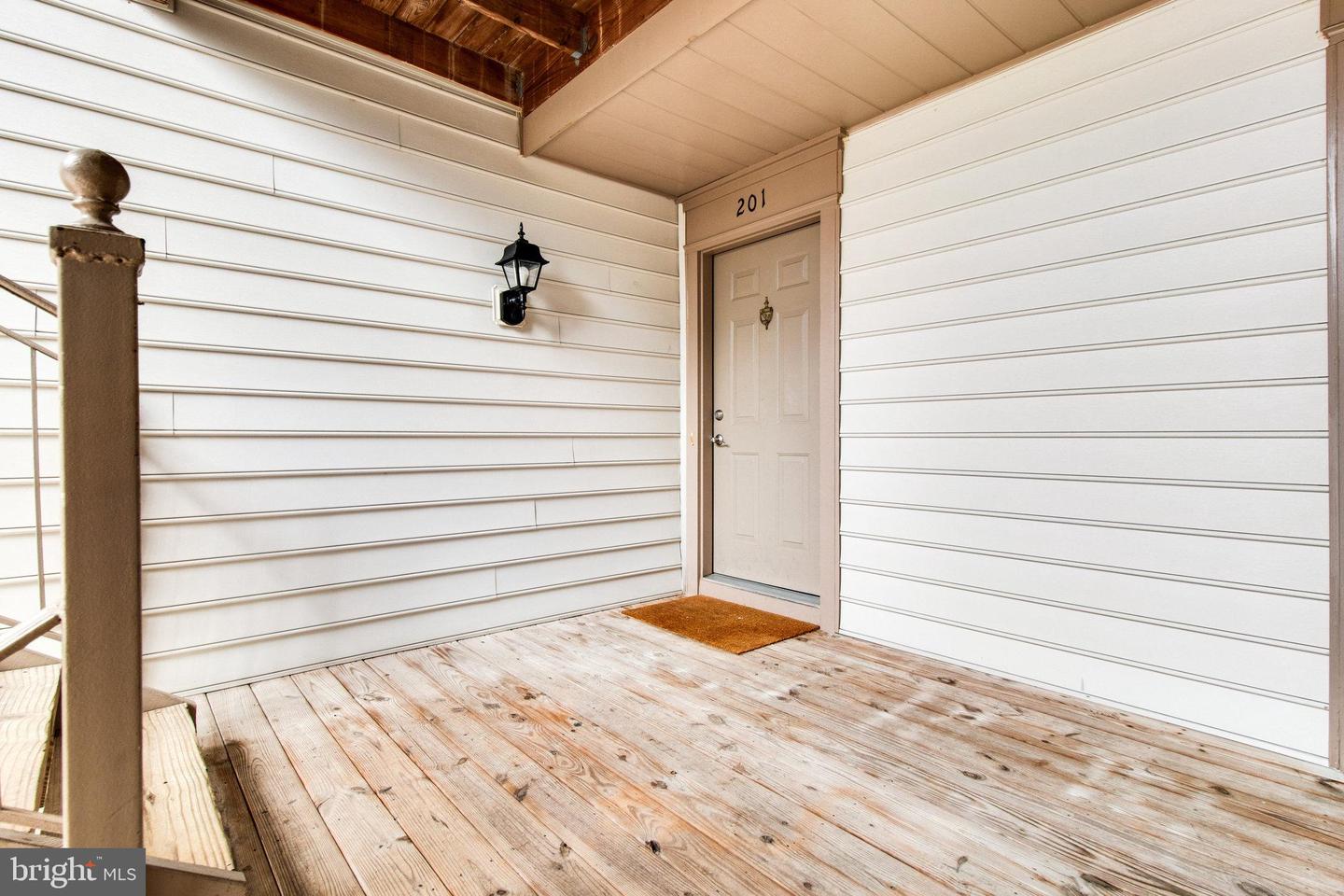 8248 Catbird CIRCLE Unit: 201