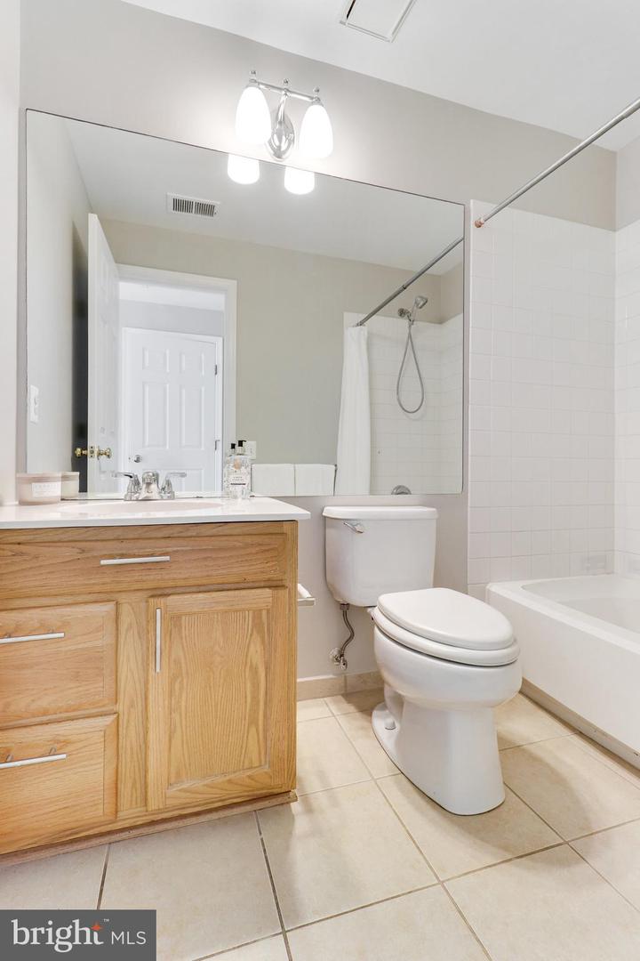 8248 Catbird CIRCLE Unit: 201