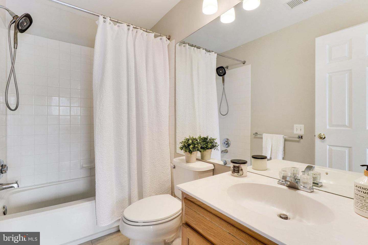 8248 Catbird CIRCLE Unit: 201
