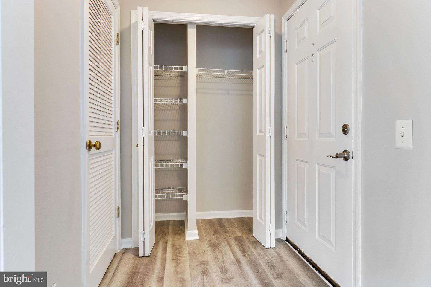 8248 Catbird CIRCLE Unit: 201