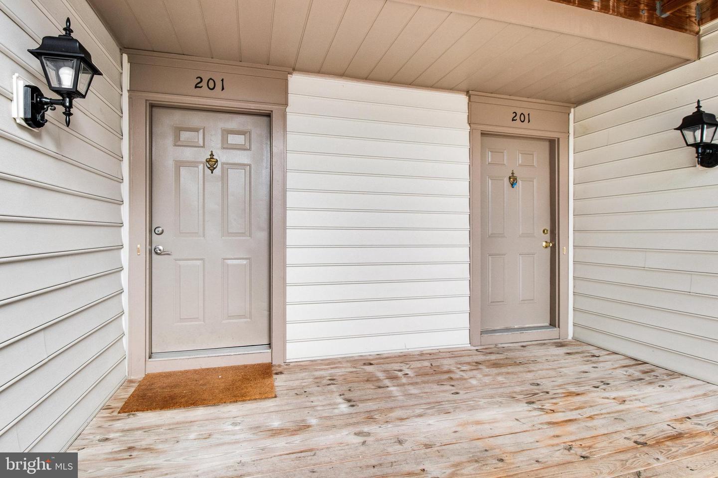 8248 Catbird CIRCLE Unit: 201