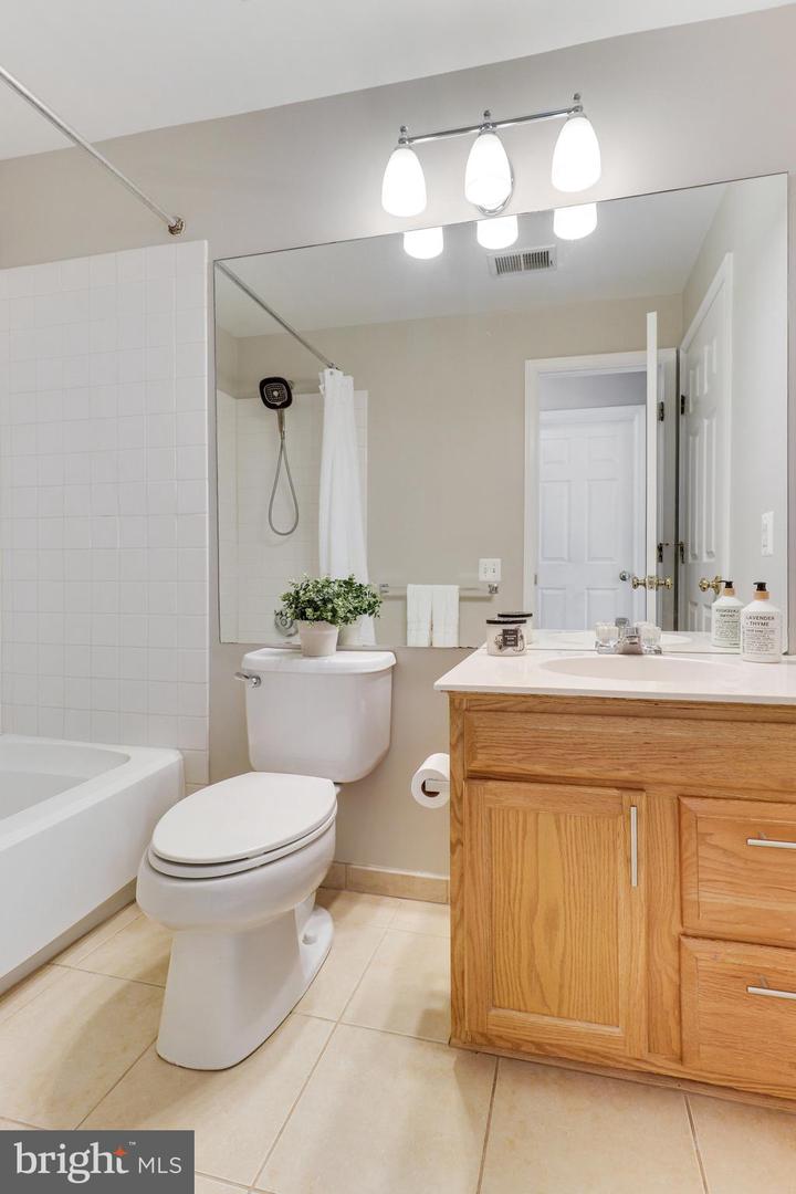 8248 Catbird CIRCLE Unit: 201