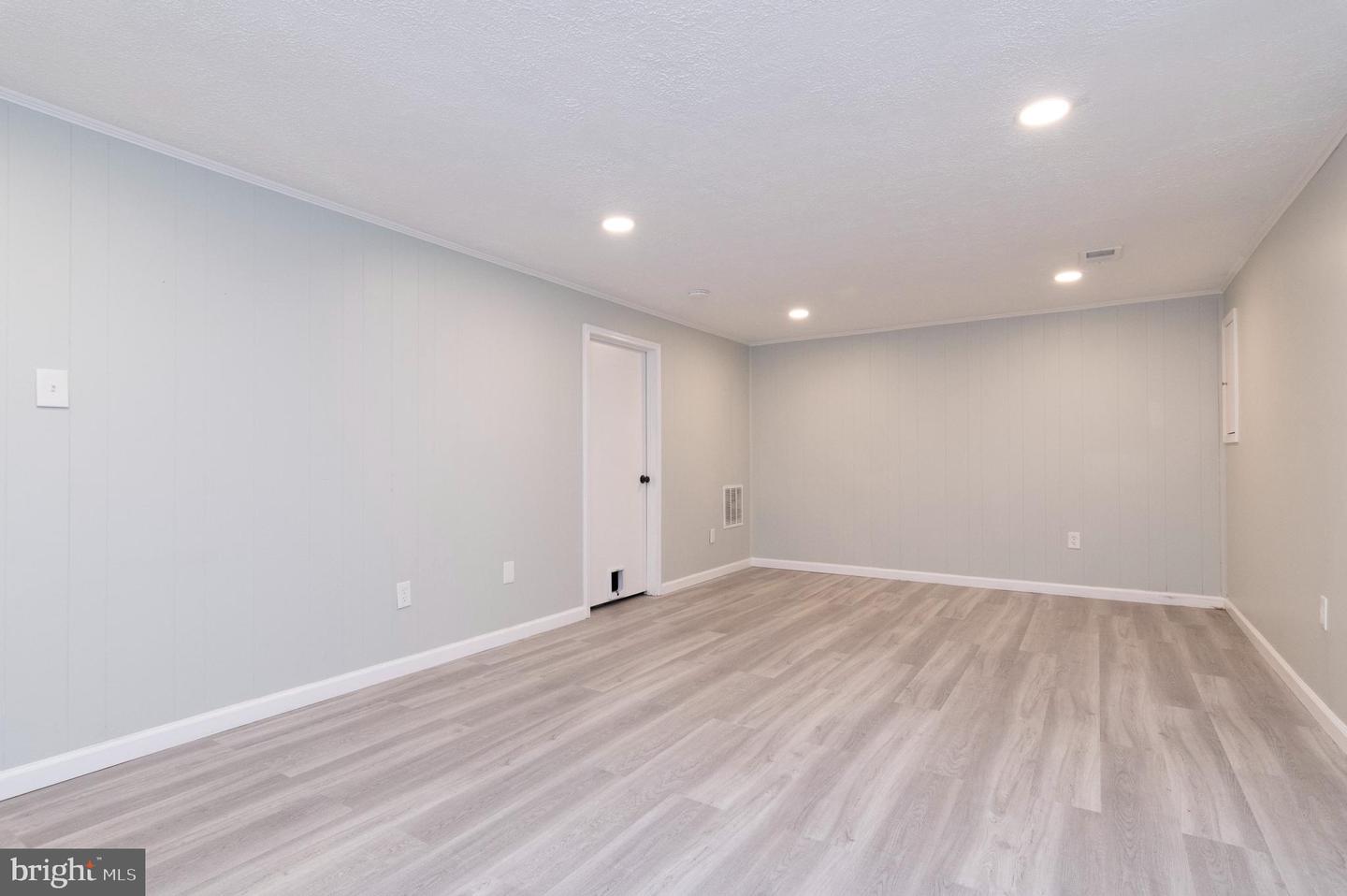 7702 Brandeis WAY