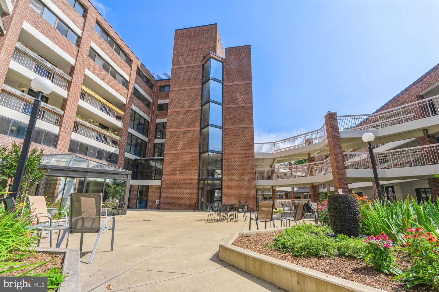 1951 Sagewood LANE Unit: 10