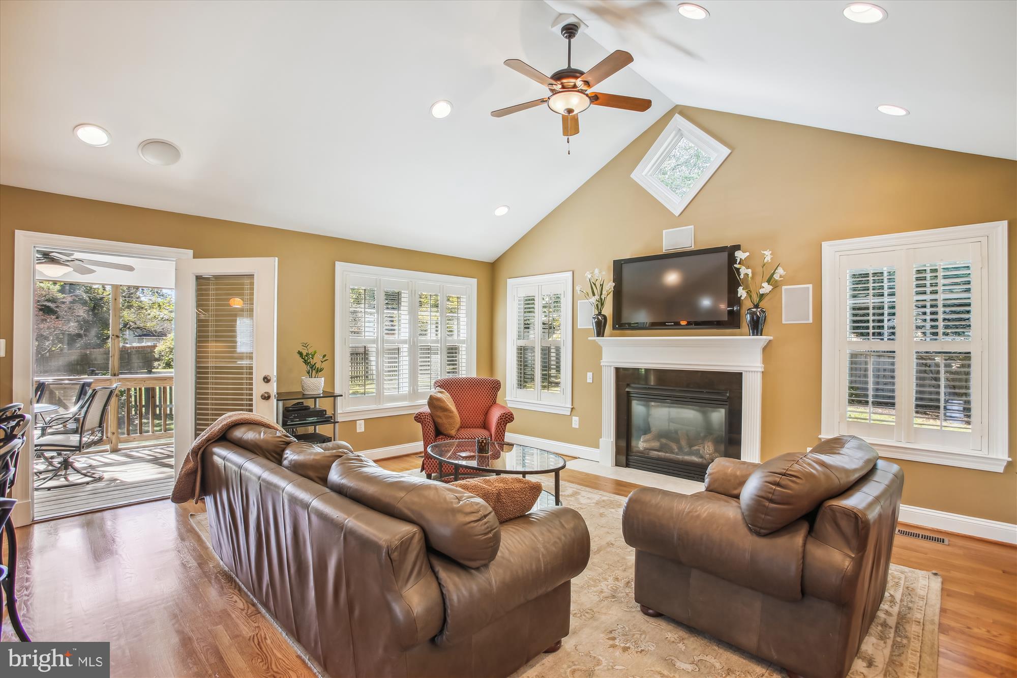 409 Colin LANE NW