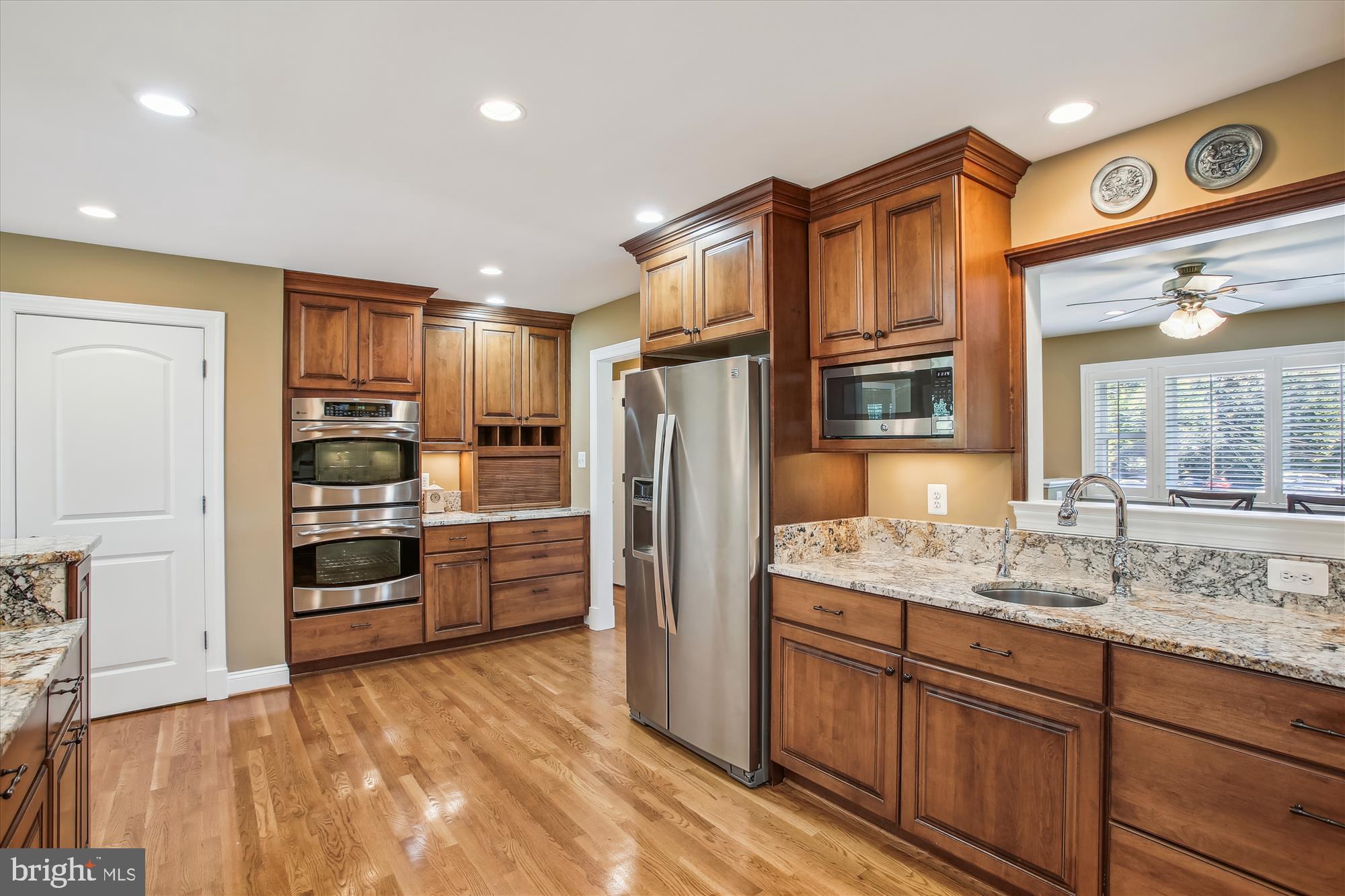 409 Colin LANE NW