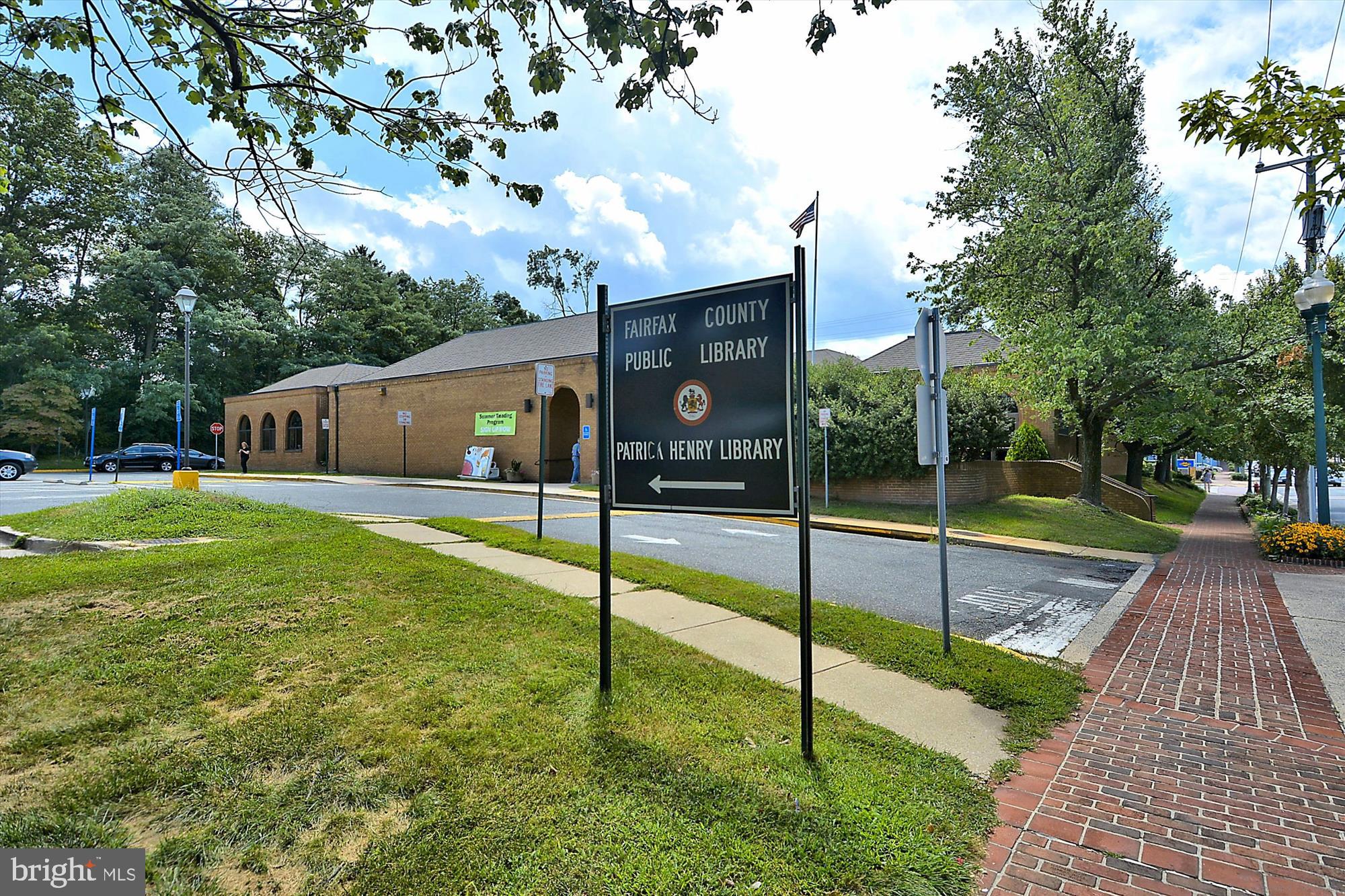 409 Colin LANE NW