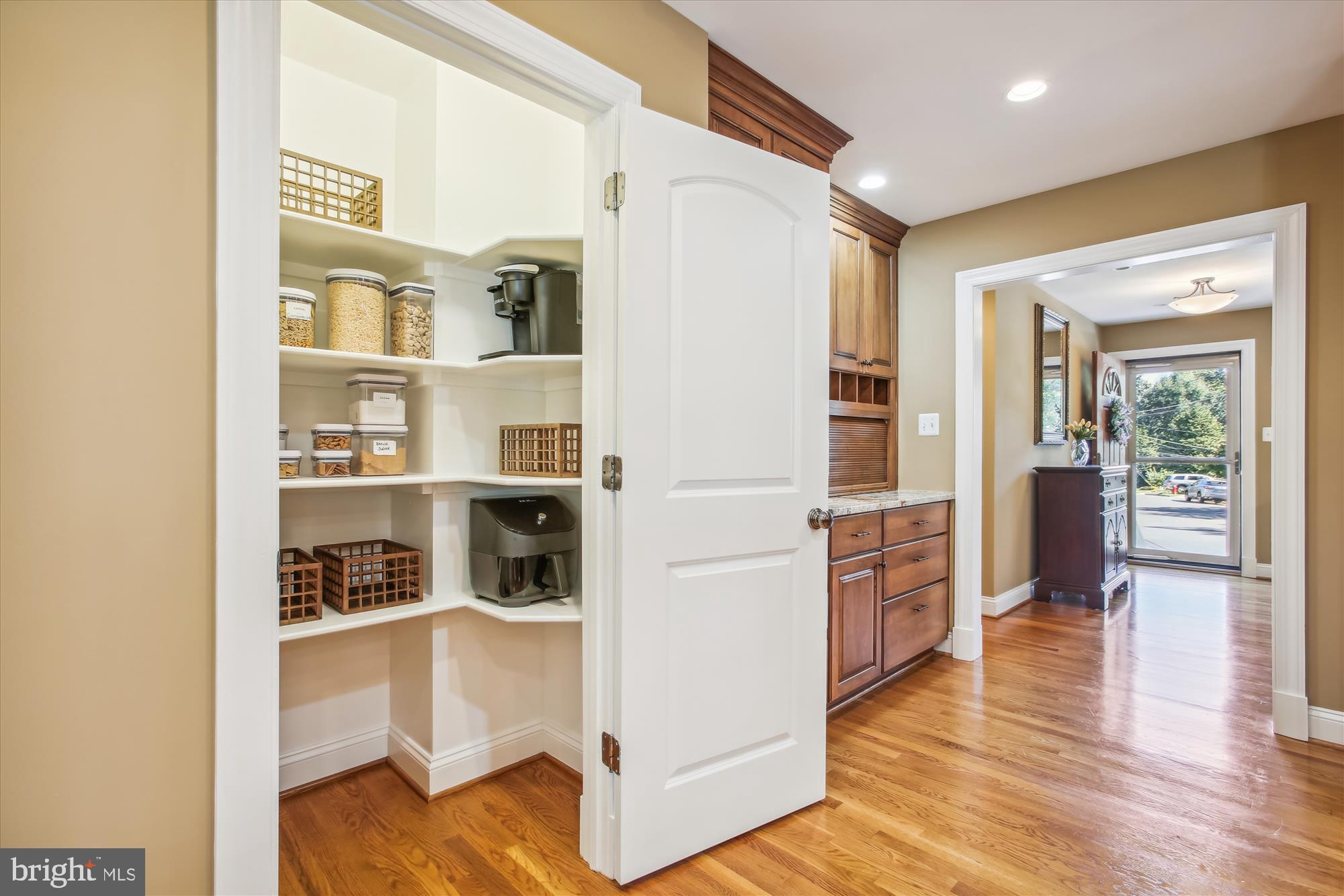 409 Colin LANE NW