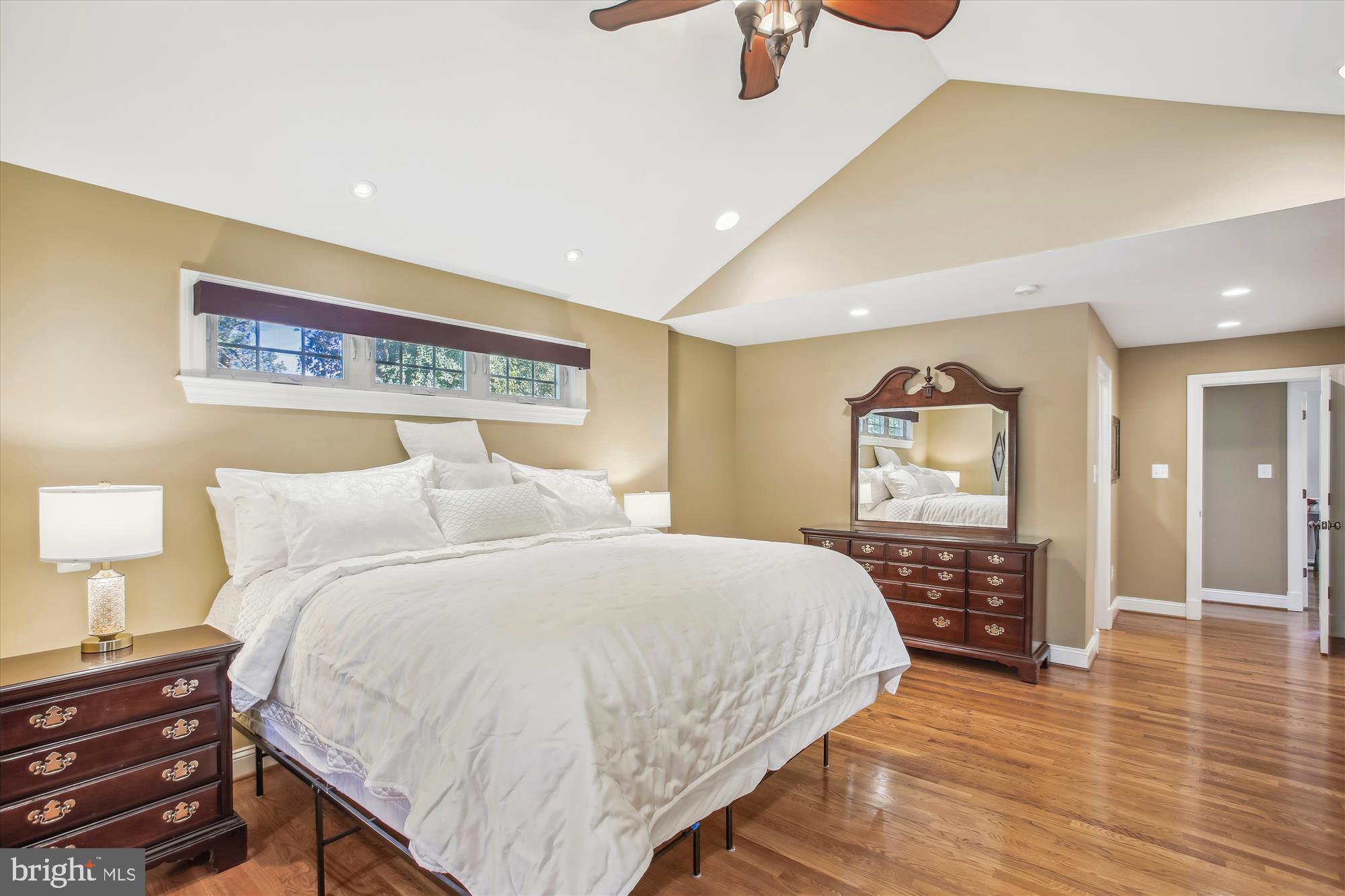 409 Colin LANE NW