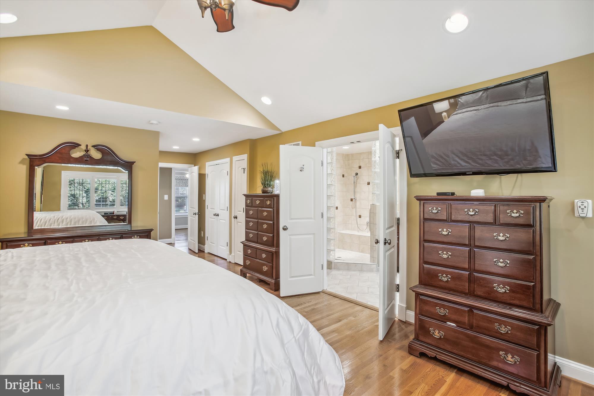 409 Colin LANE NW