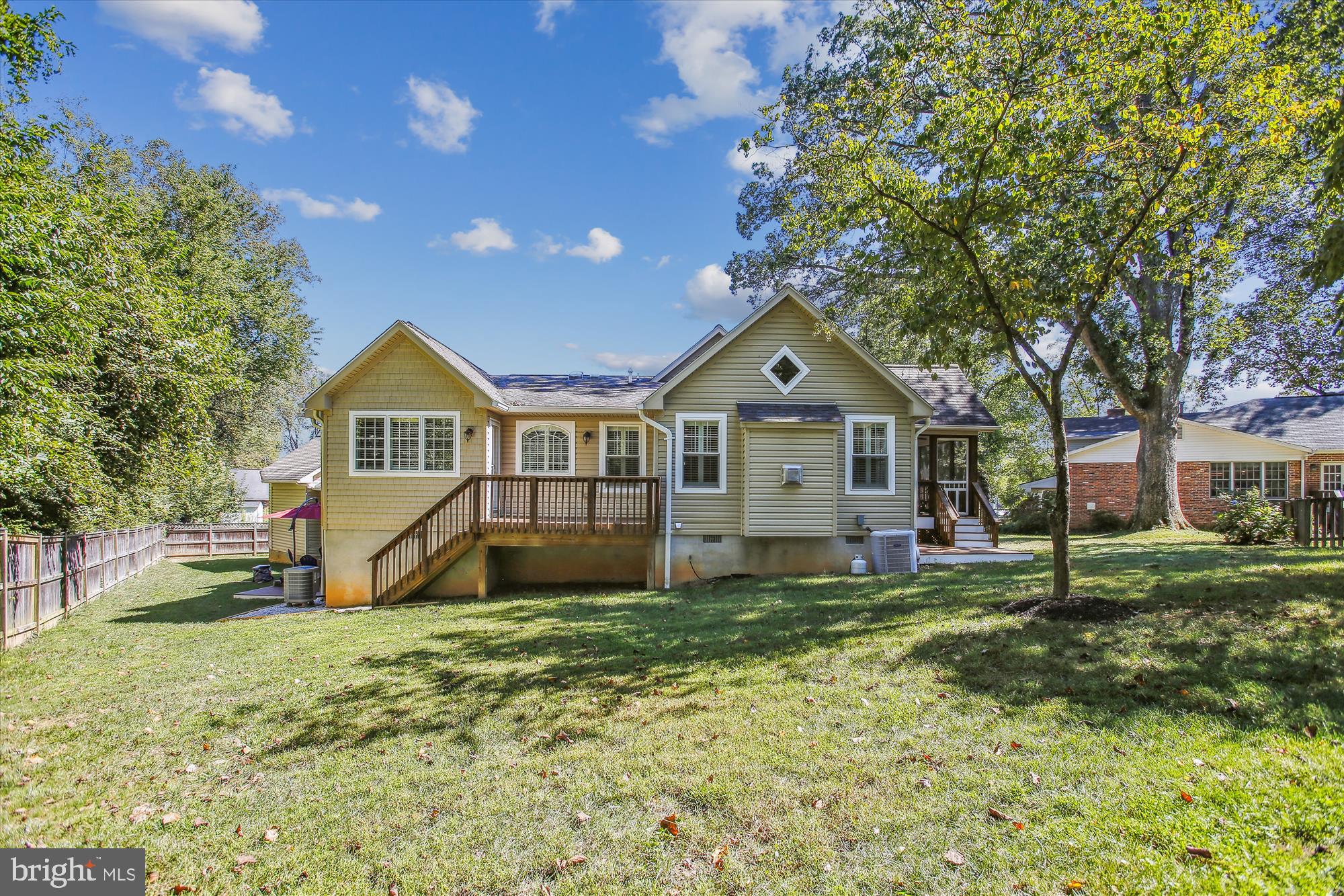 409 Colin LANE NW