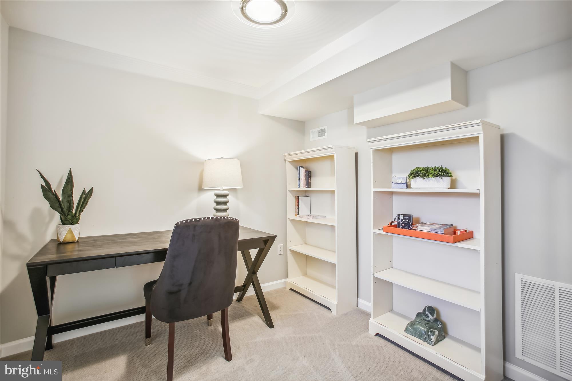 409 Colin LANE NW