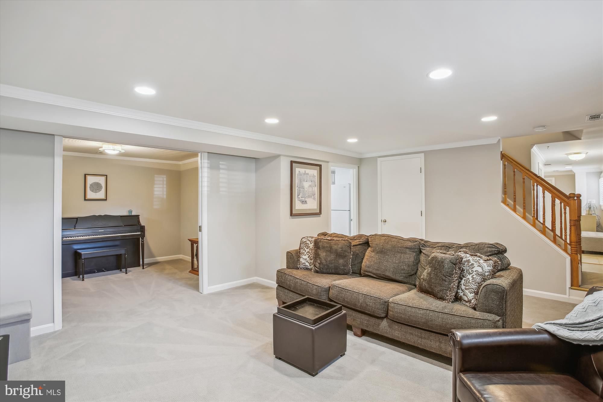 409 Colin LANE NW