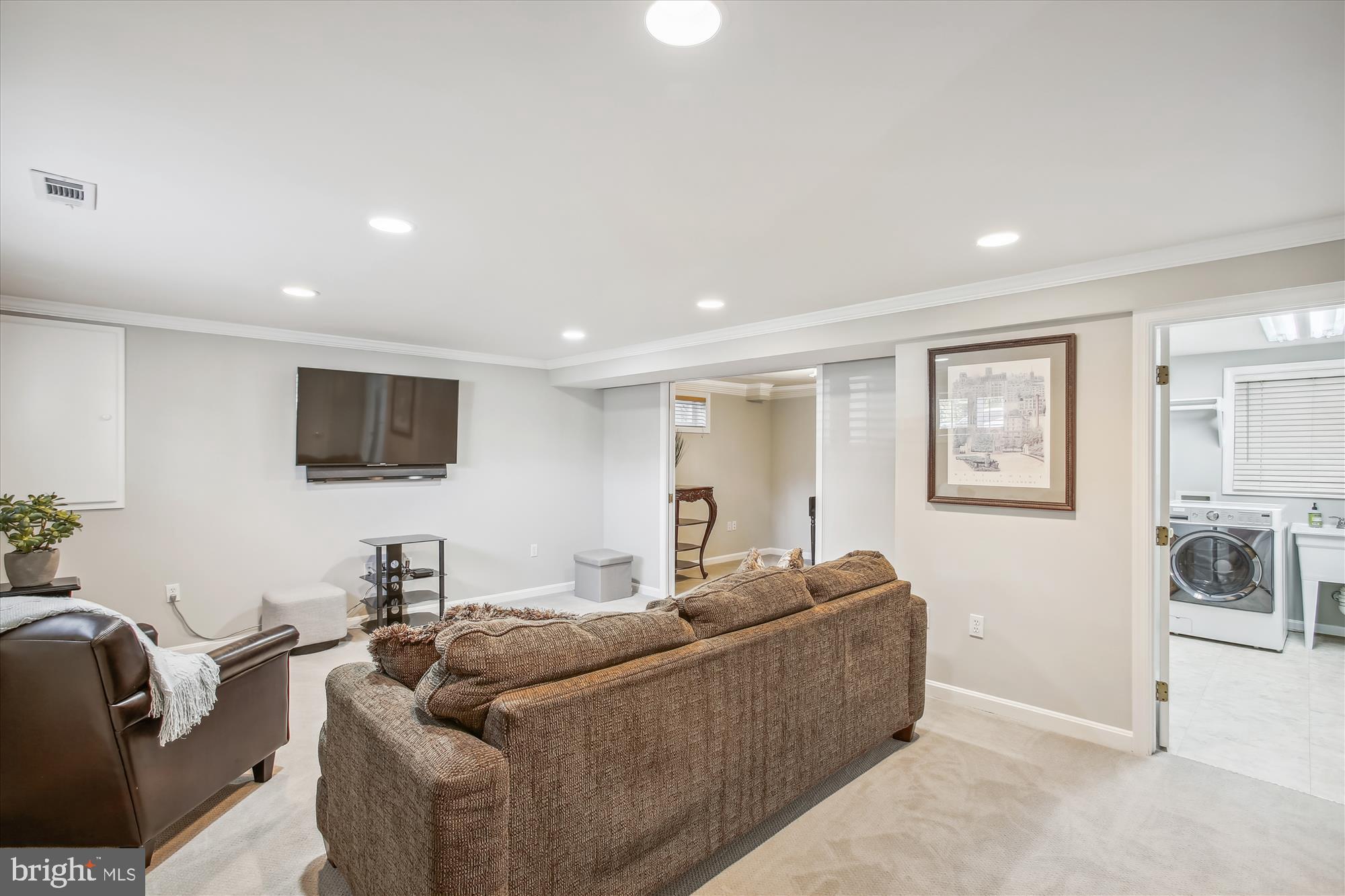 409 Colin LANE NW
