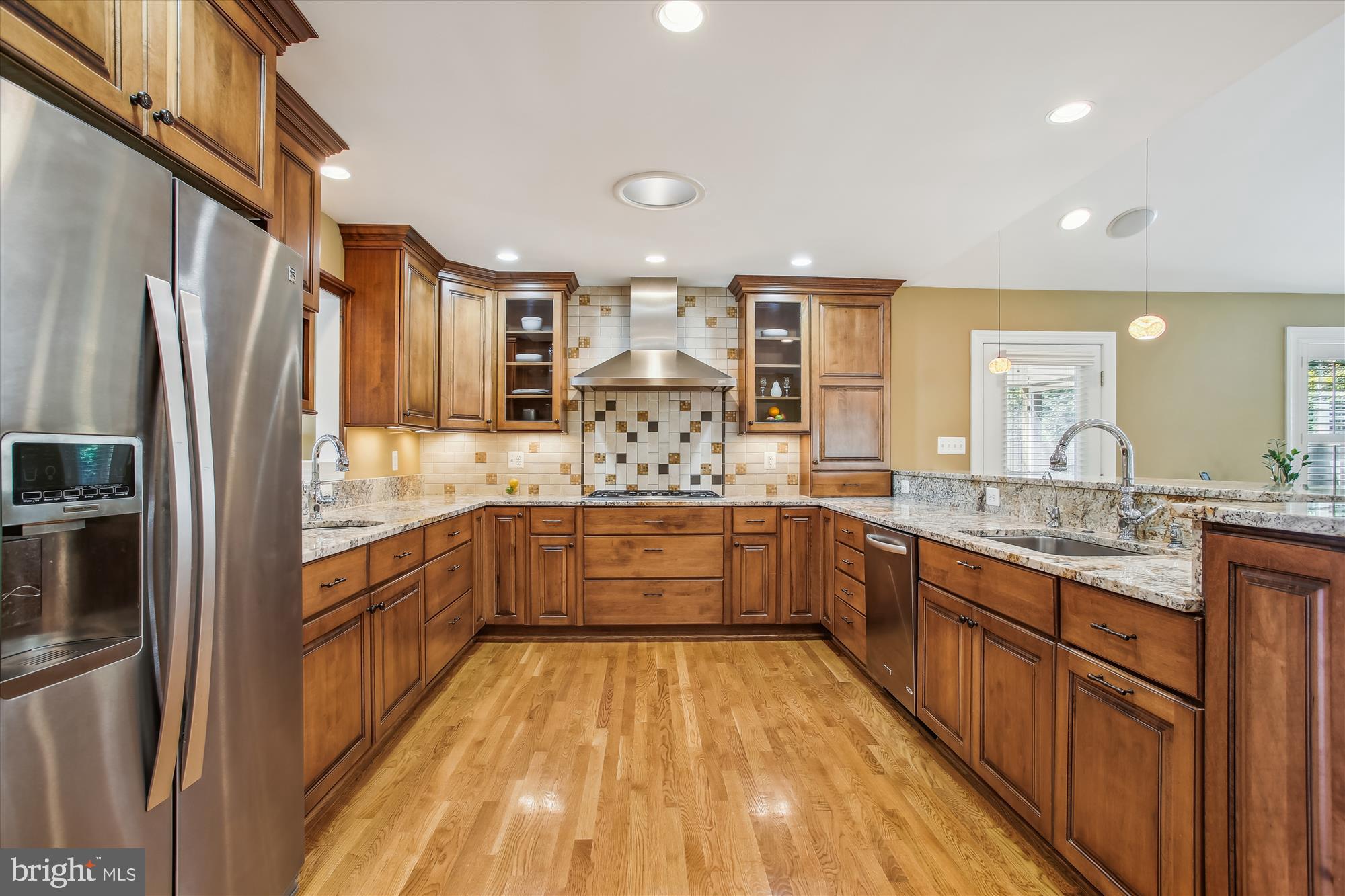 409 Colin LANE NW