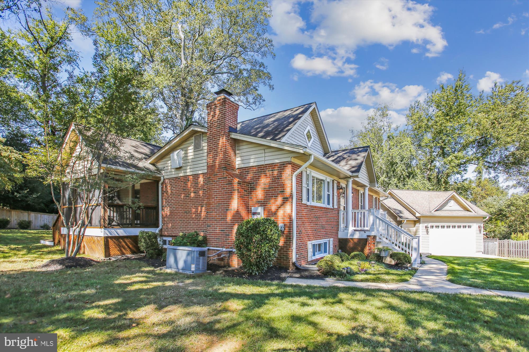 409 Colin LANE NW