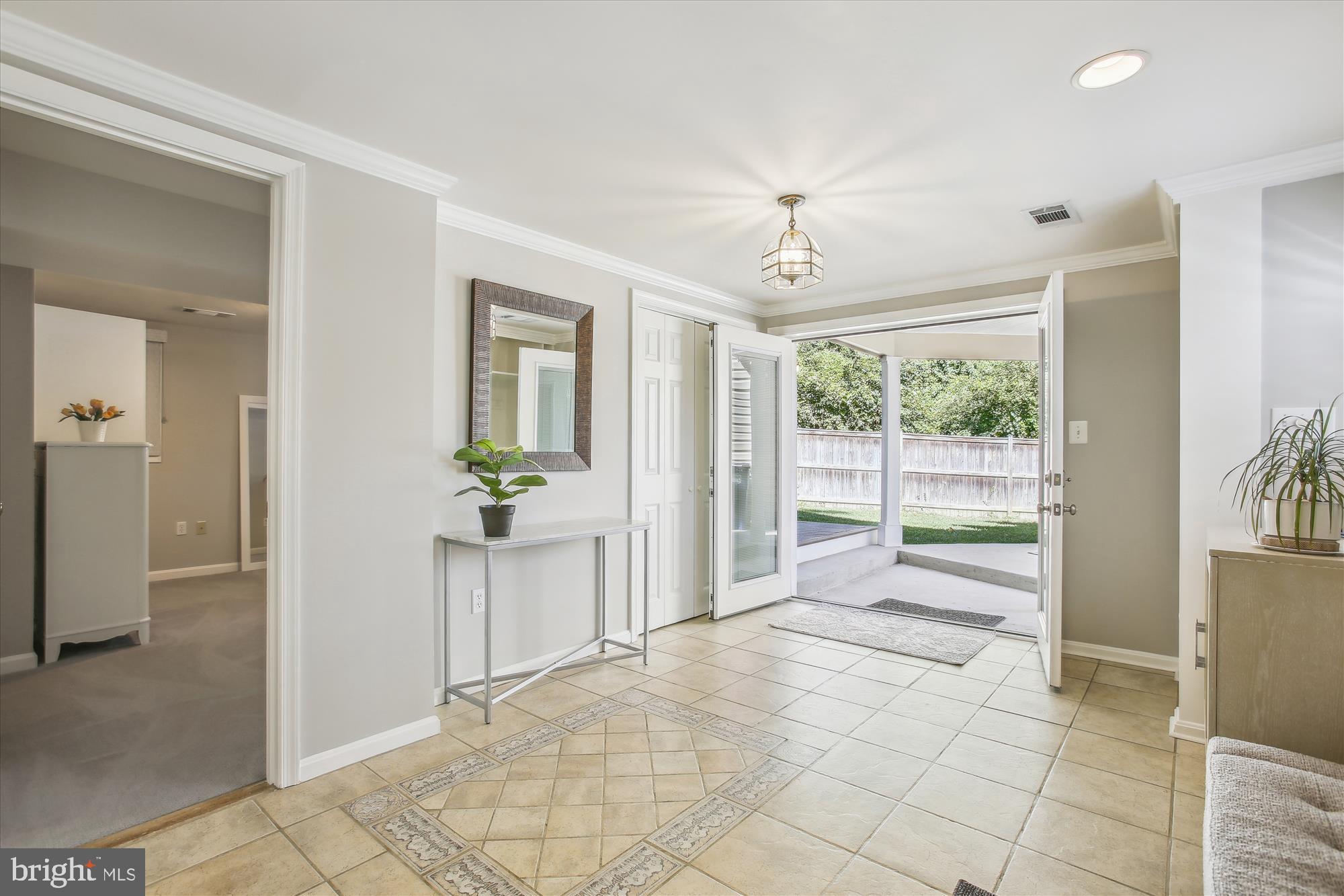 409 Colin LANE NW
