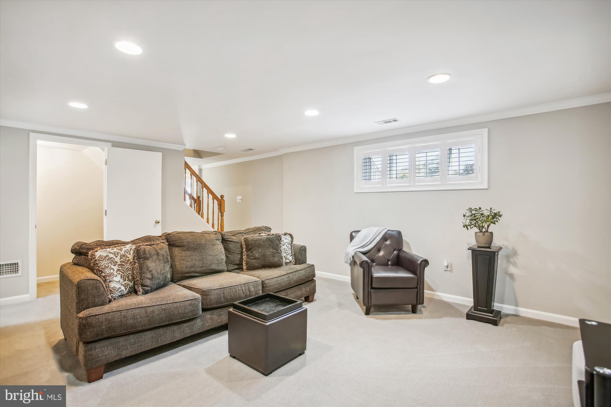 409 Colin LANE NW