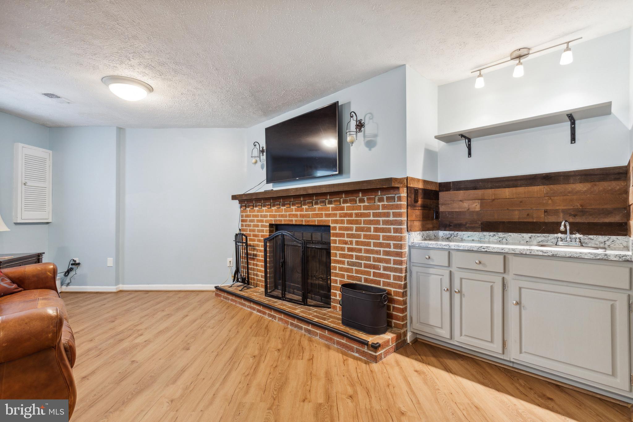 7519 Amesbury COURT