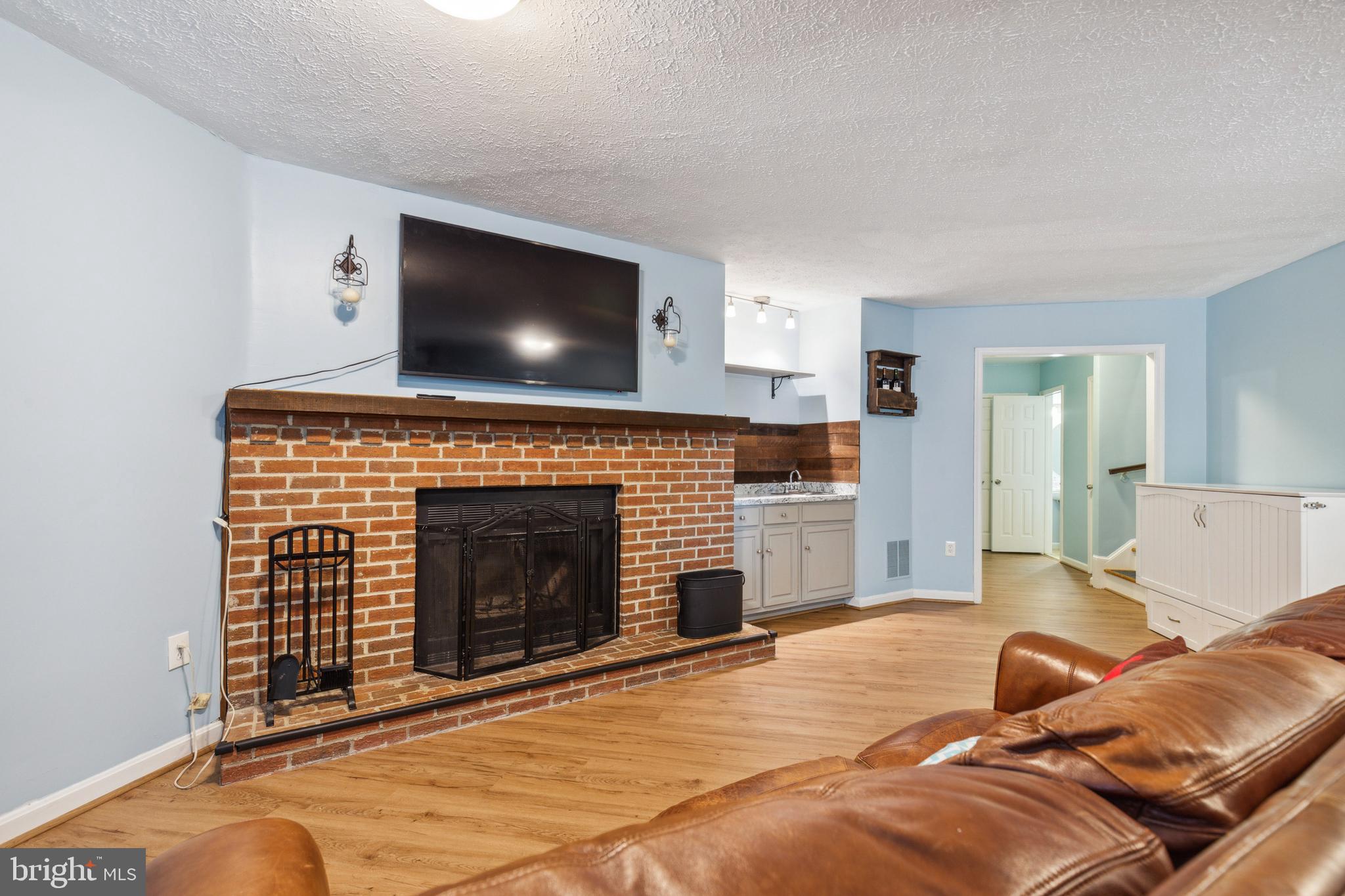 7519 Amesbury COURT