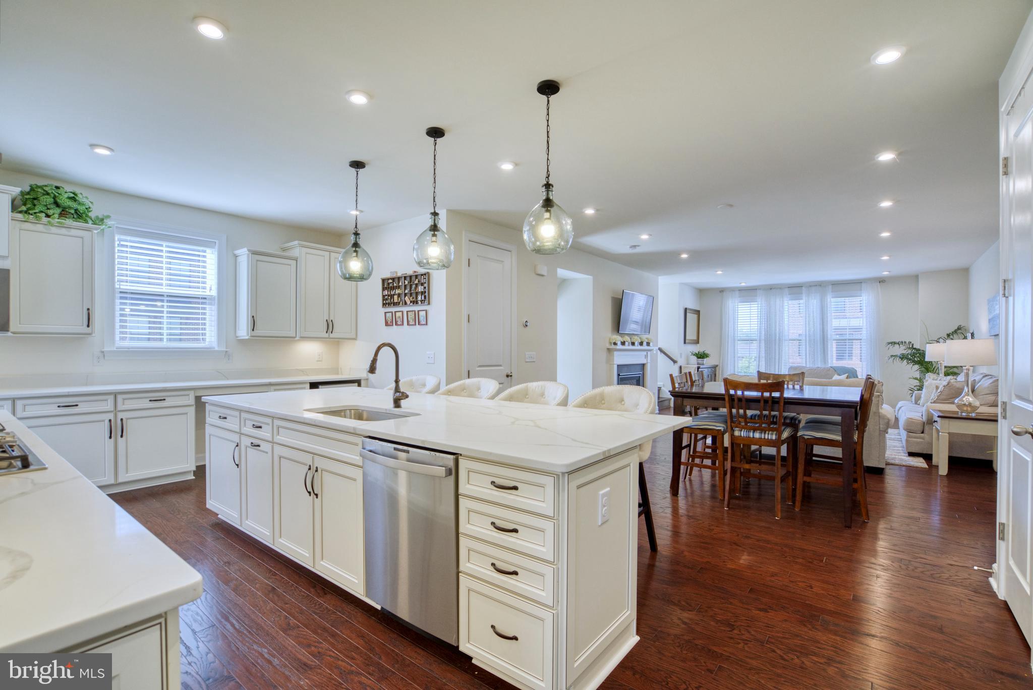 8109 Zoe PLACE