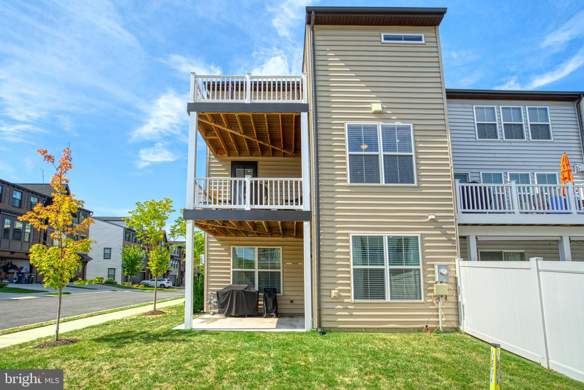 8109 Zoe PLACE