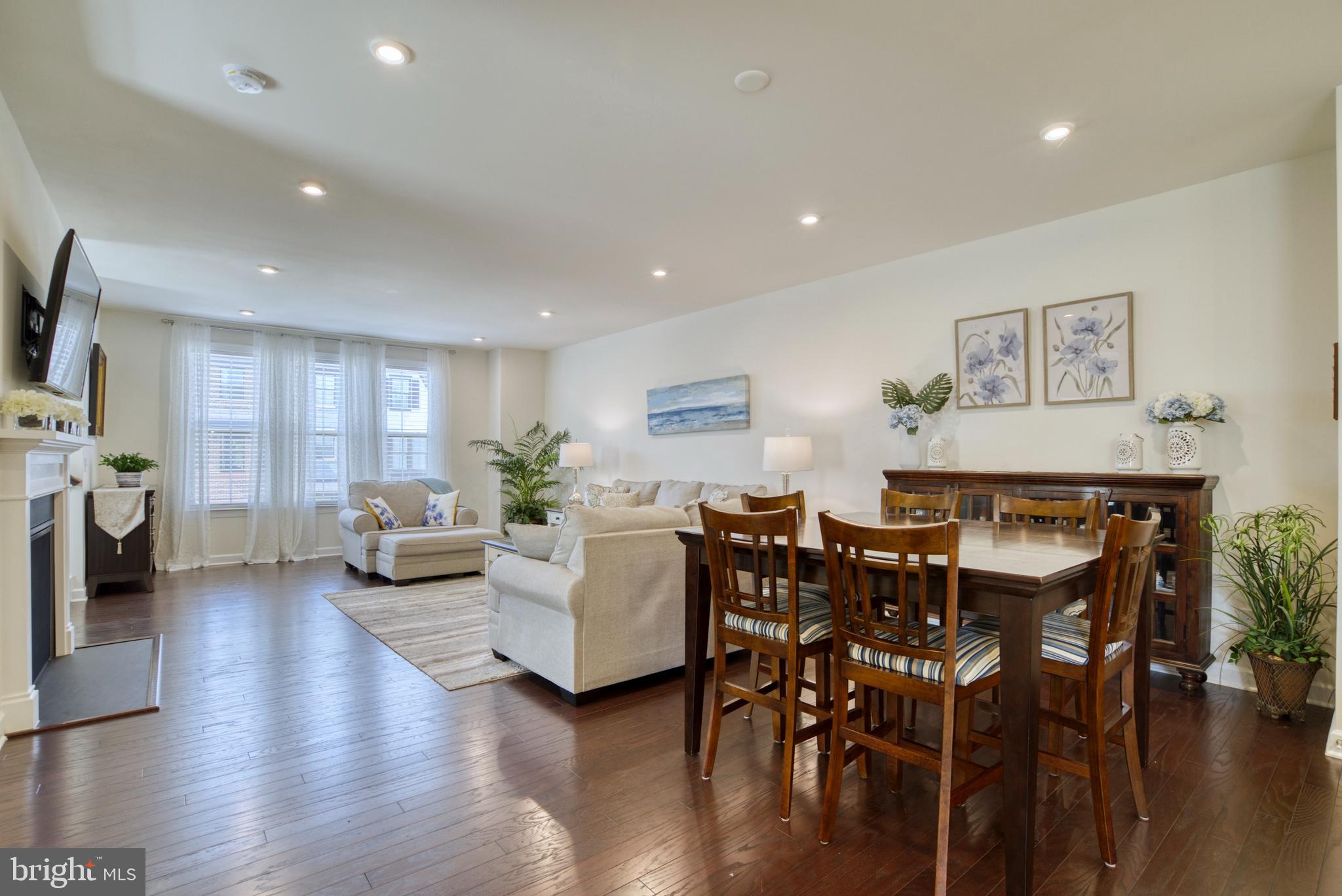 8109 Zoe PLACE