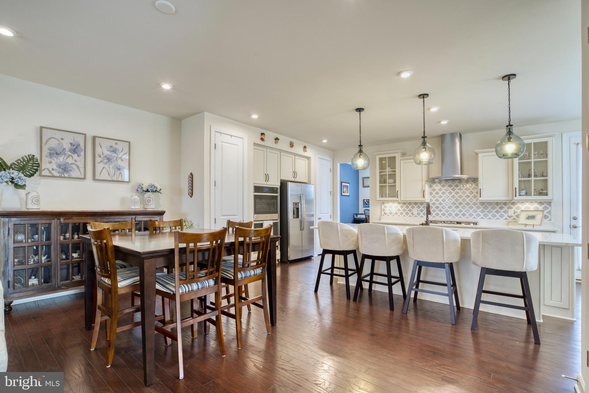 8109 Zoe PLACE