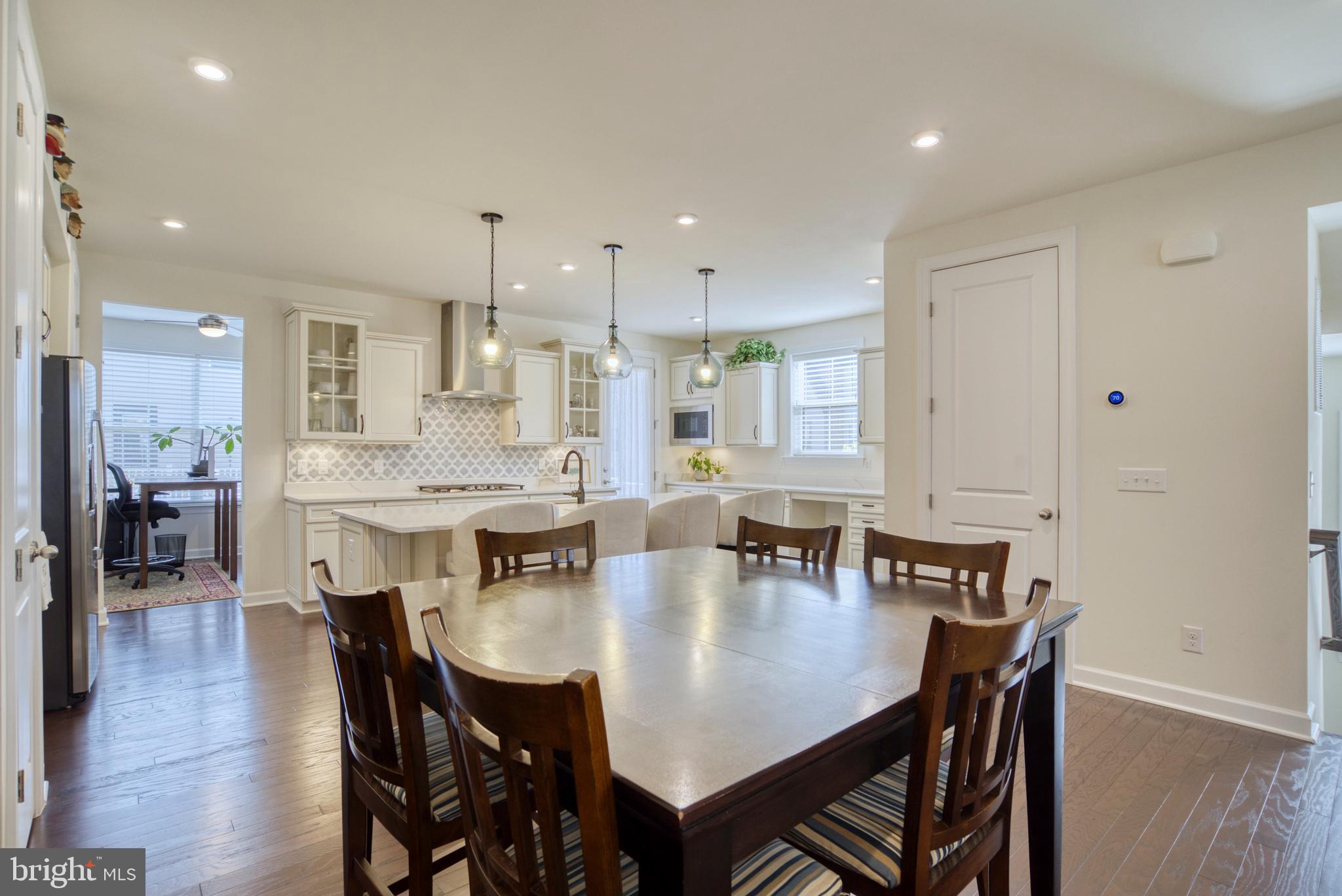 8109 Zoe PLACE