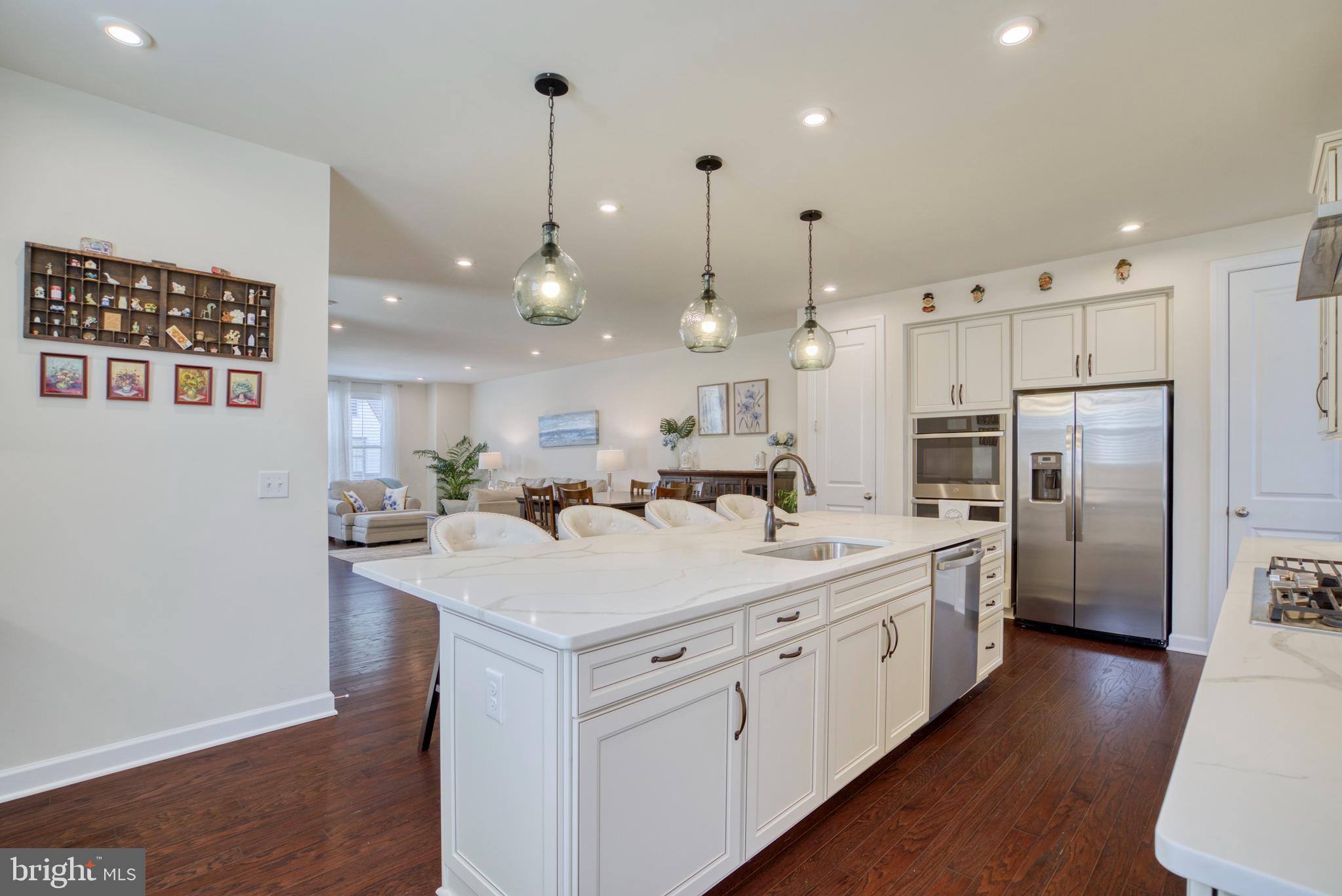 8109 Zoe PLACE