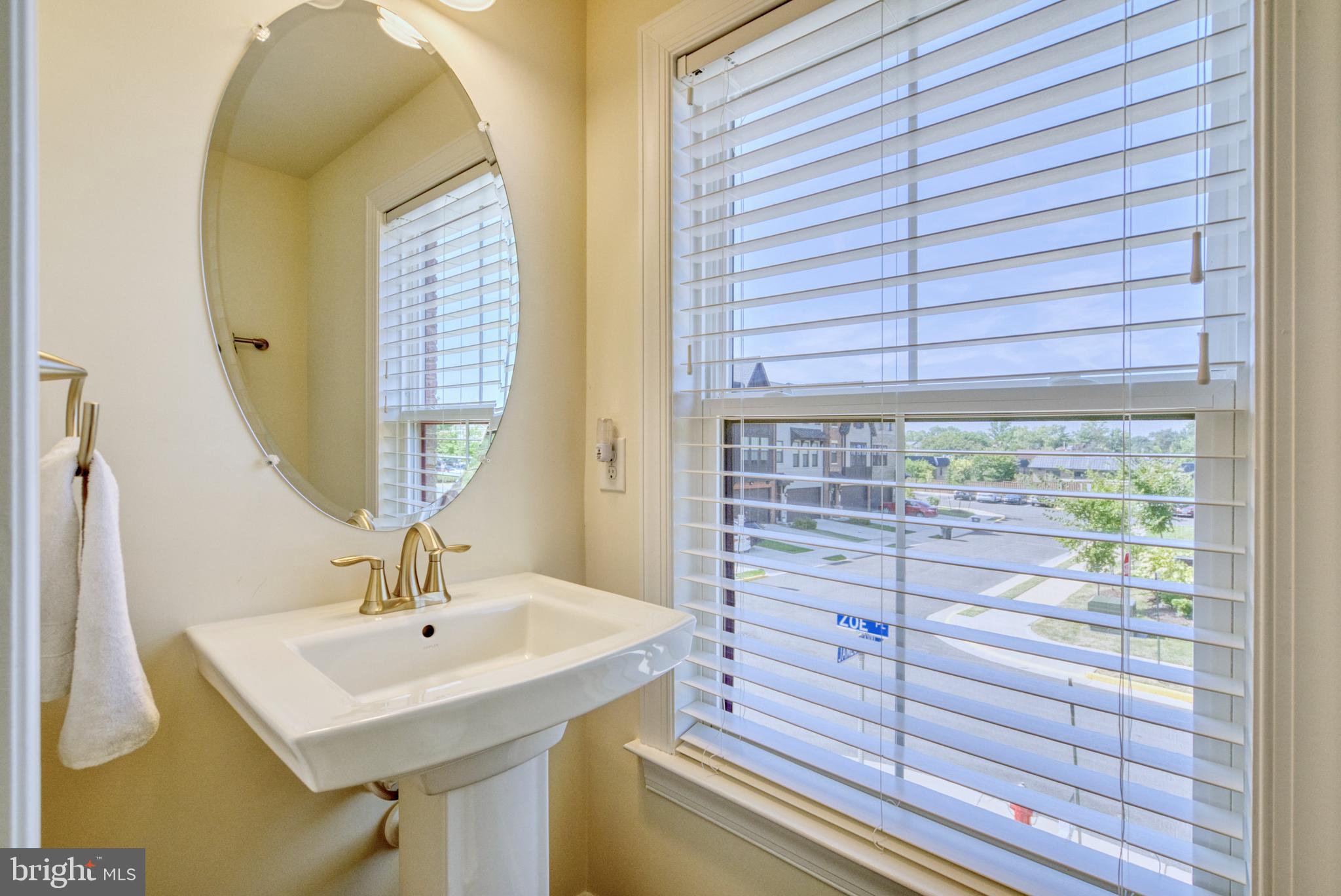8109 Zoe PLACE
