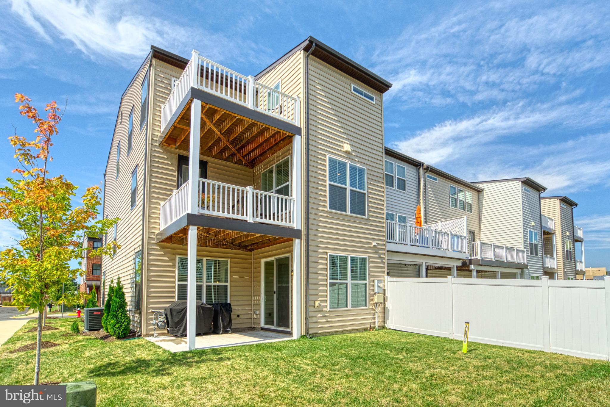 8109 Zoe PLACE