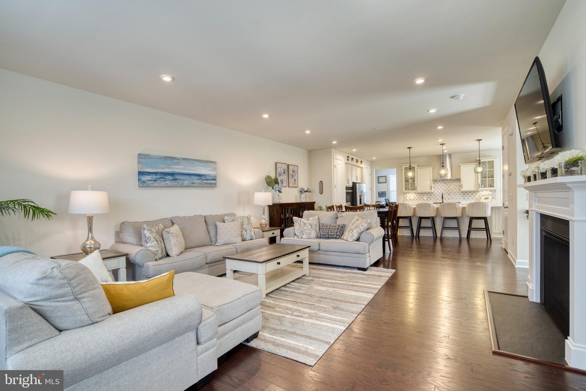 8109 Zoe PLACE