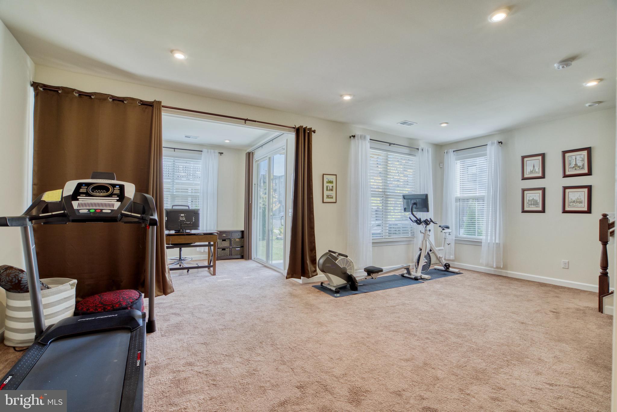 8109 Zoe PLACE