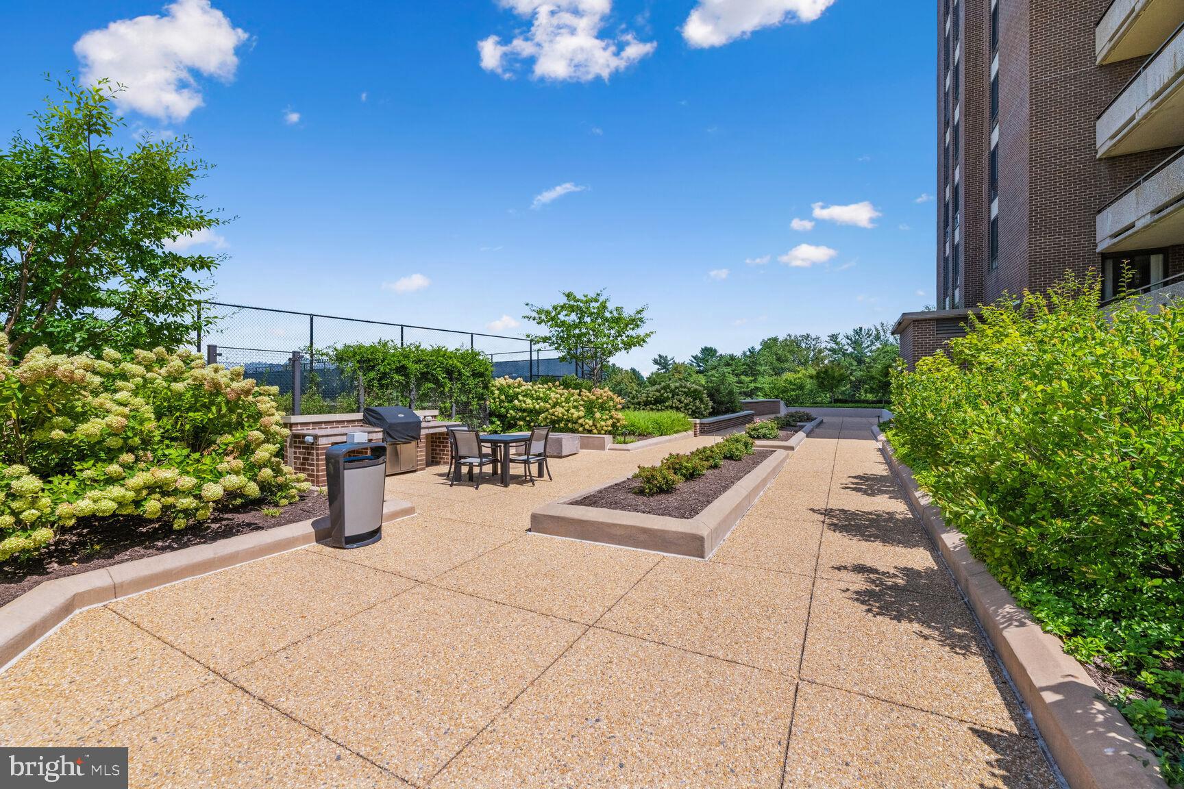 1800 Old Meadow ROAD Unit: 711