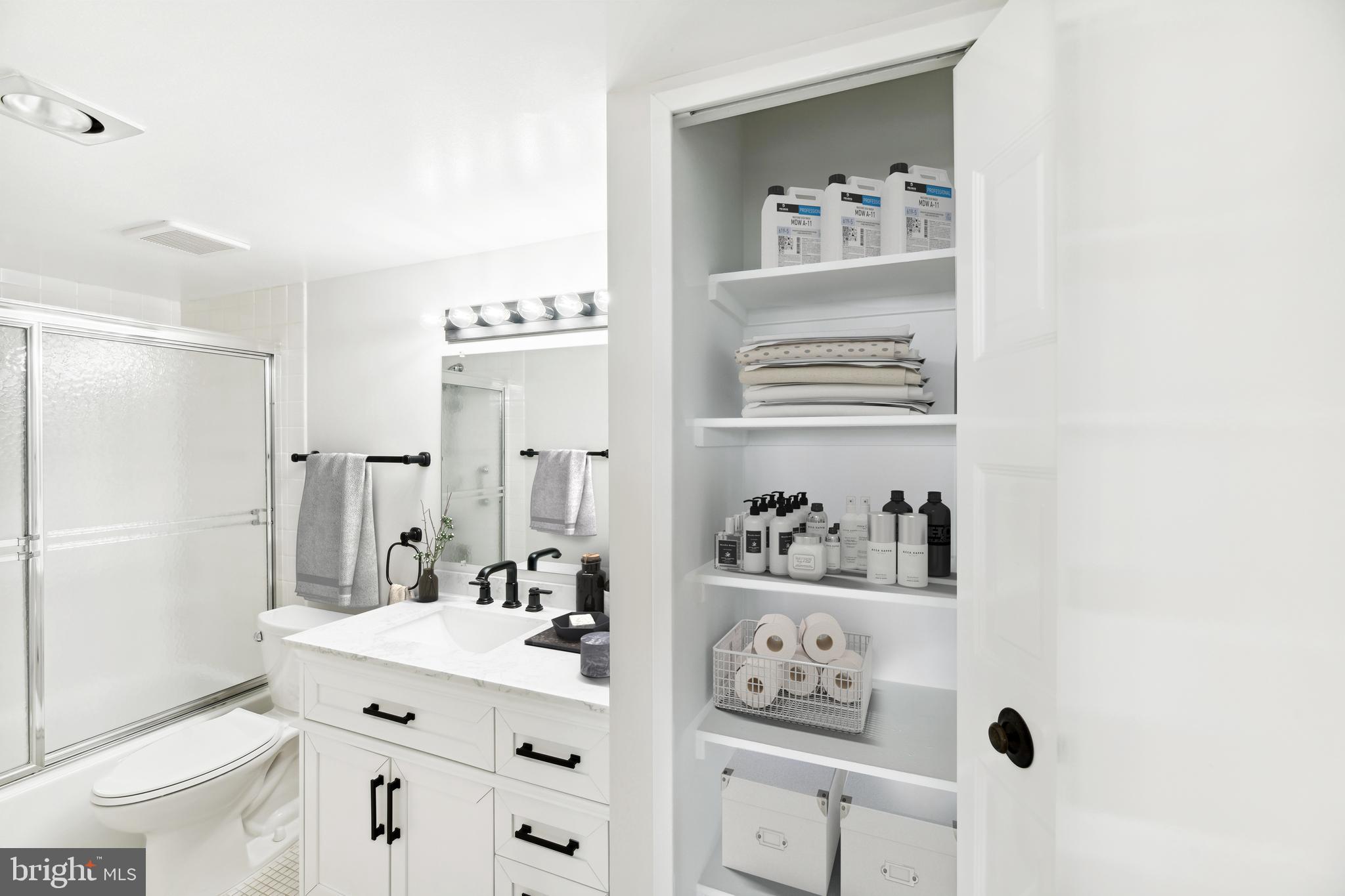 1800 Old Meadow ROAD Unit: 711