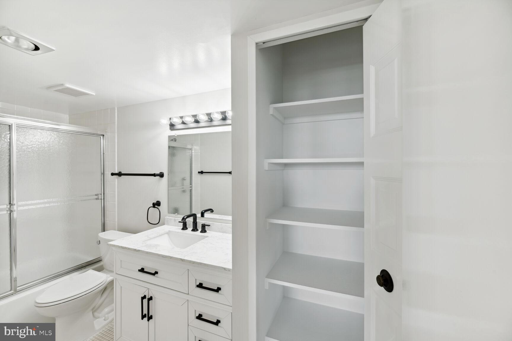 1800 Old Meadow ROAD Unit: 711