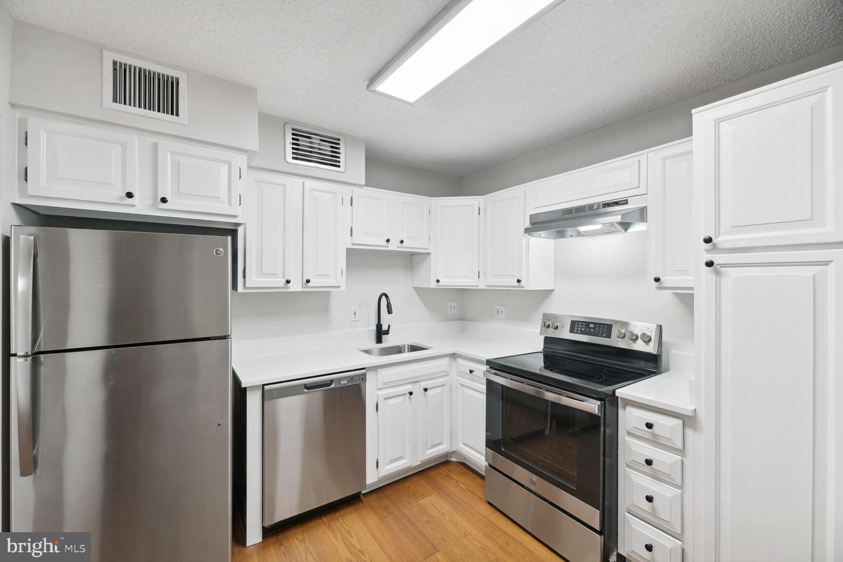1800 Old Meadow ROAD Unit: 711