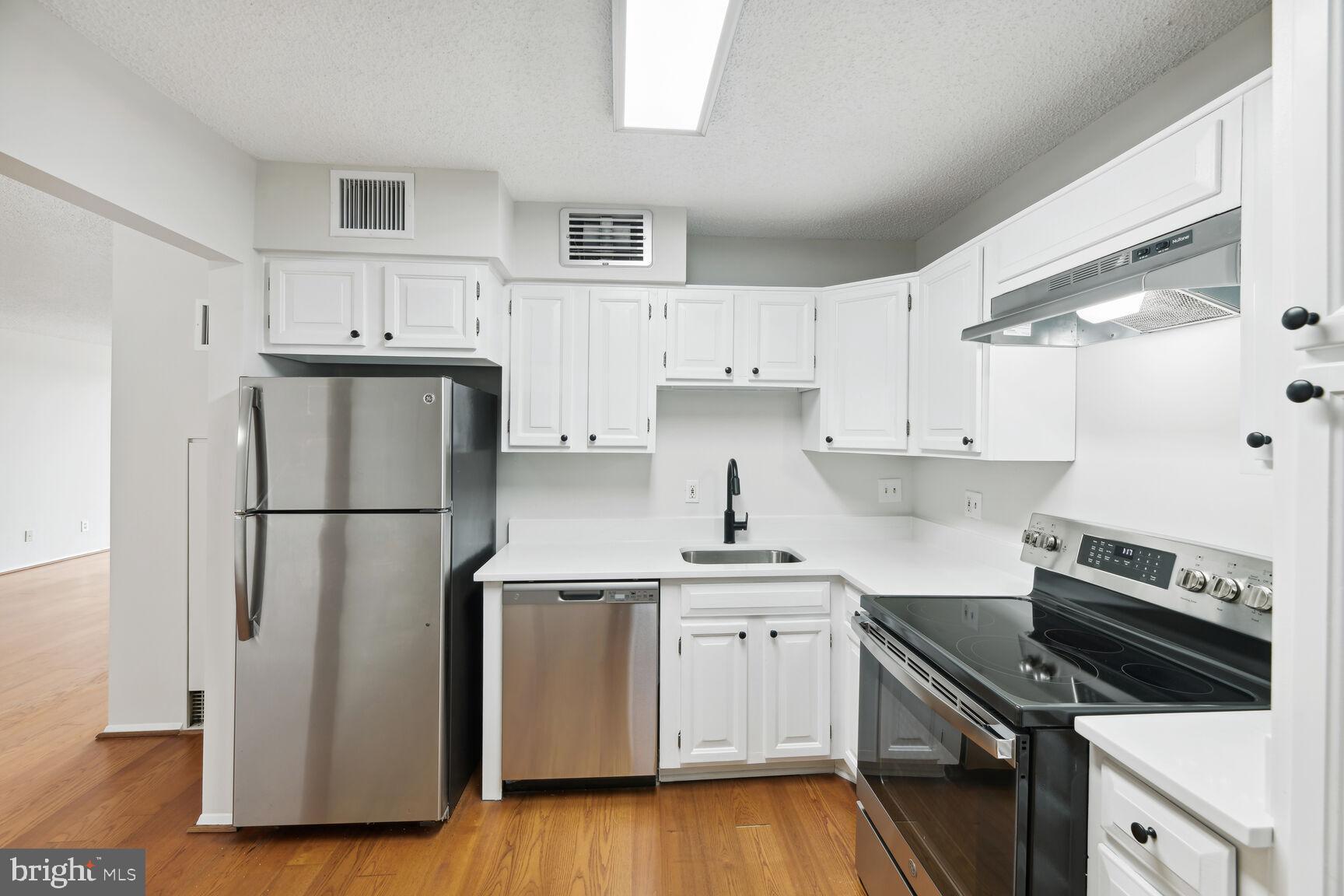 1800 Old Meadow ROAD Unit: 711