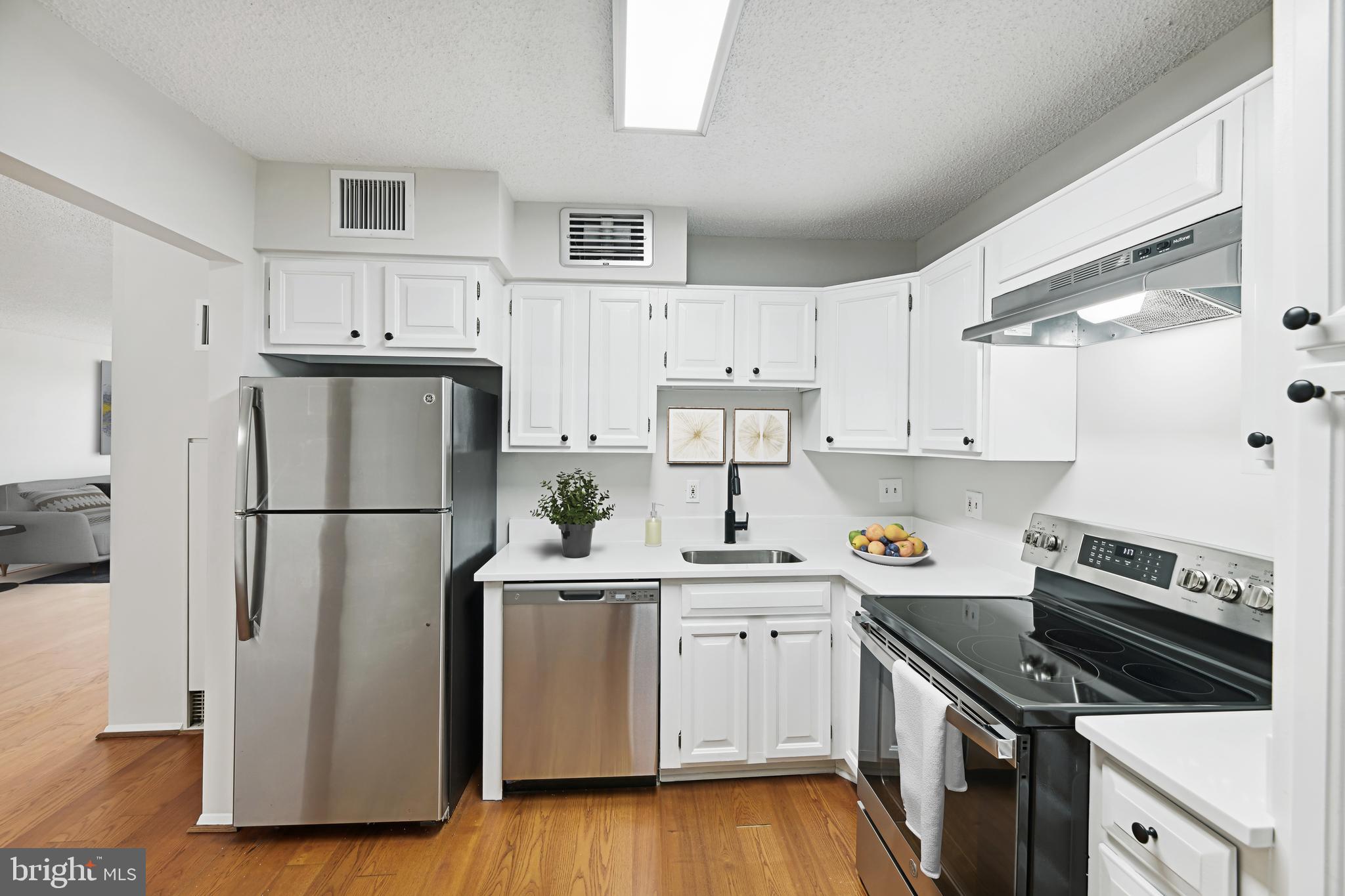1800 Old Meadow ROAD Unit: 711