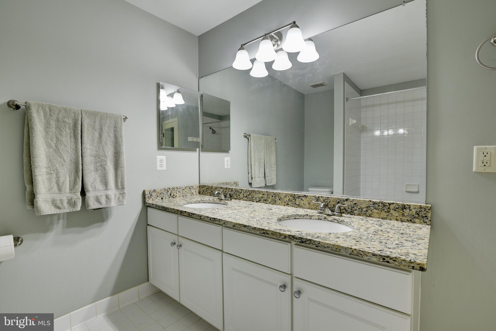 1875 Crescent Park DRIVE Unit: 1875