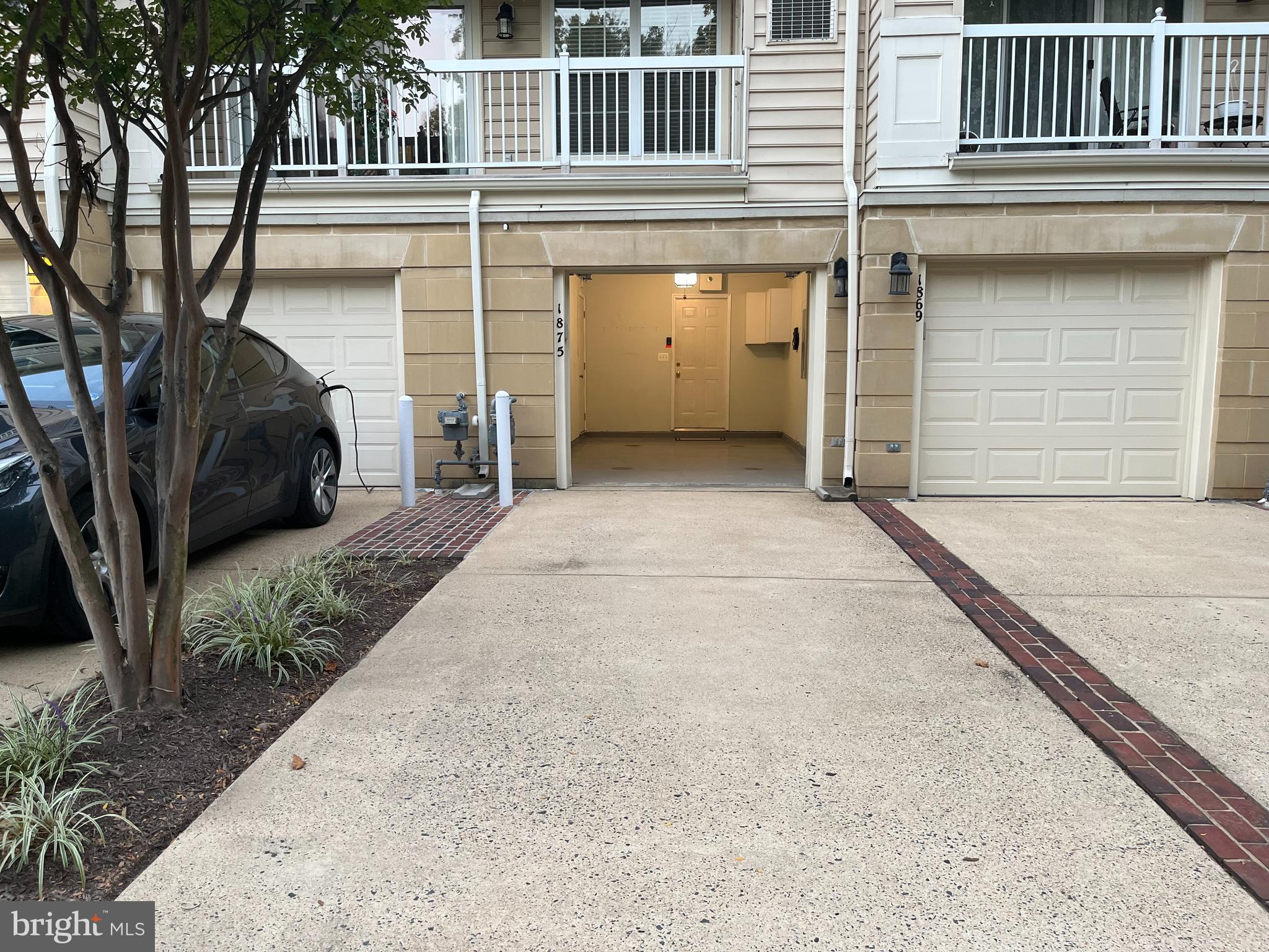 1875 Crescent Park DRIVE Unit: 1875