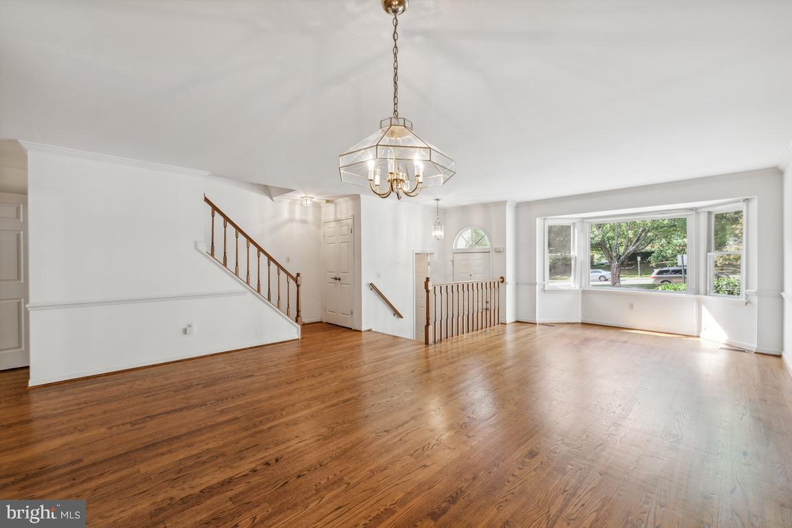 7919 Valleyfield DRIVE