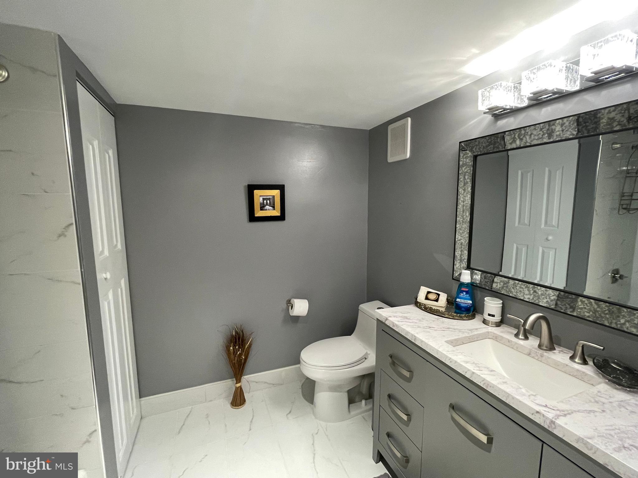3709 E George Mason DRIVE Unit: 513 E