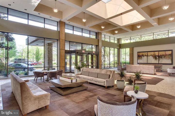 3709 E George Mason DRIVE Unit: 513 E