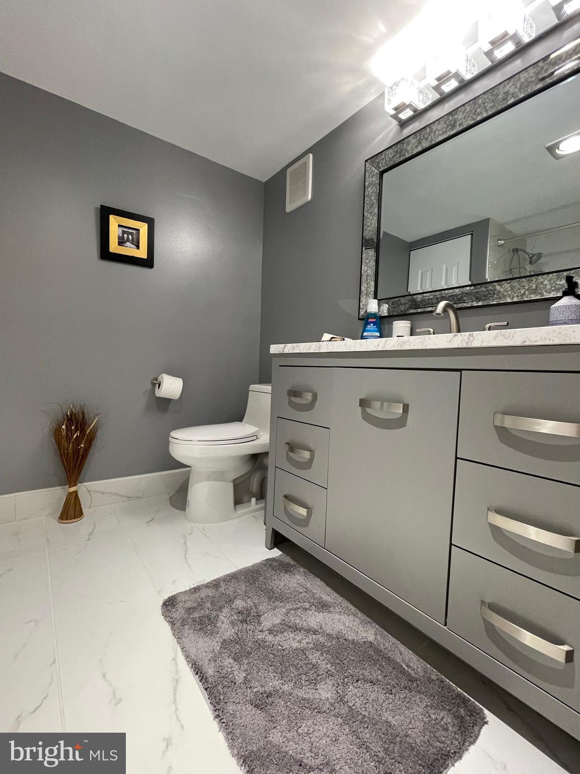 3709 E George Mason DRIVE Unit: 513 E