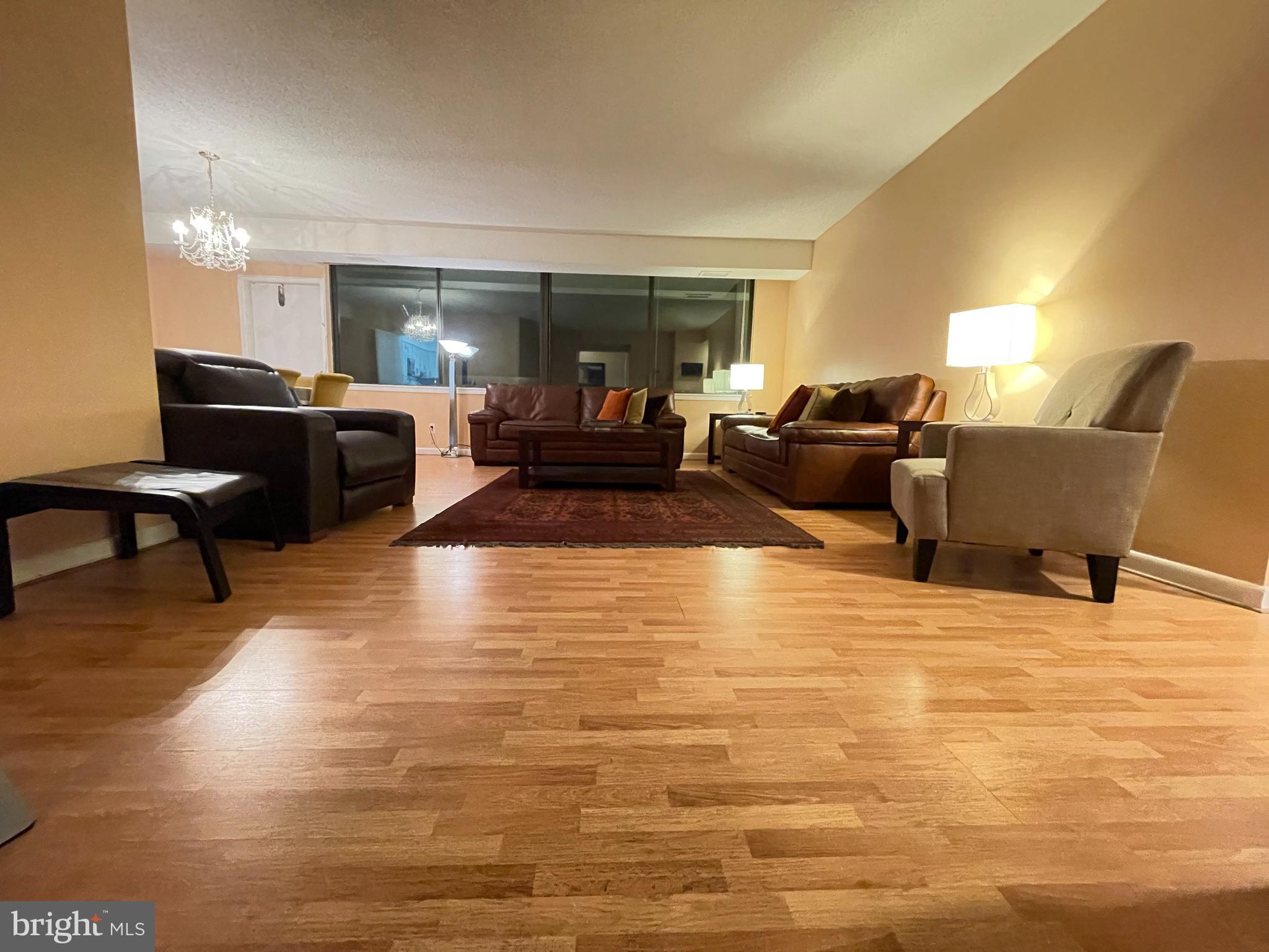 3709 E George Mason DRIVE Unit: 513 E