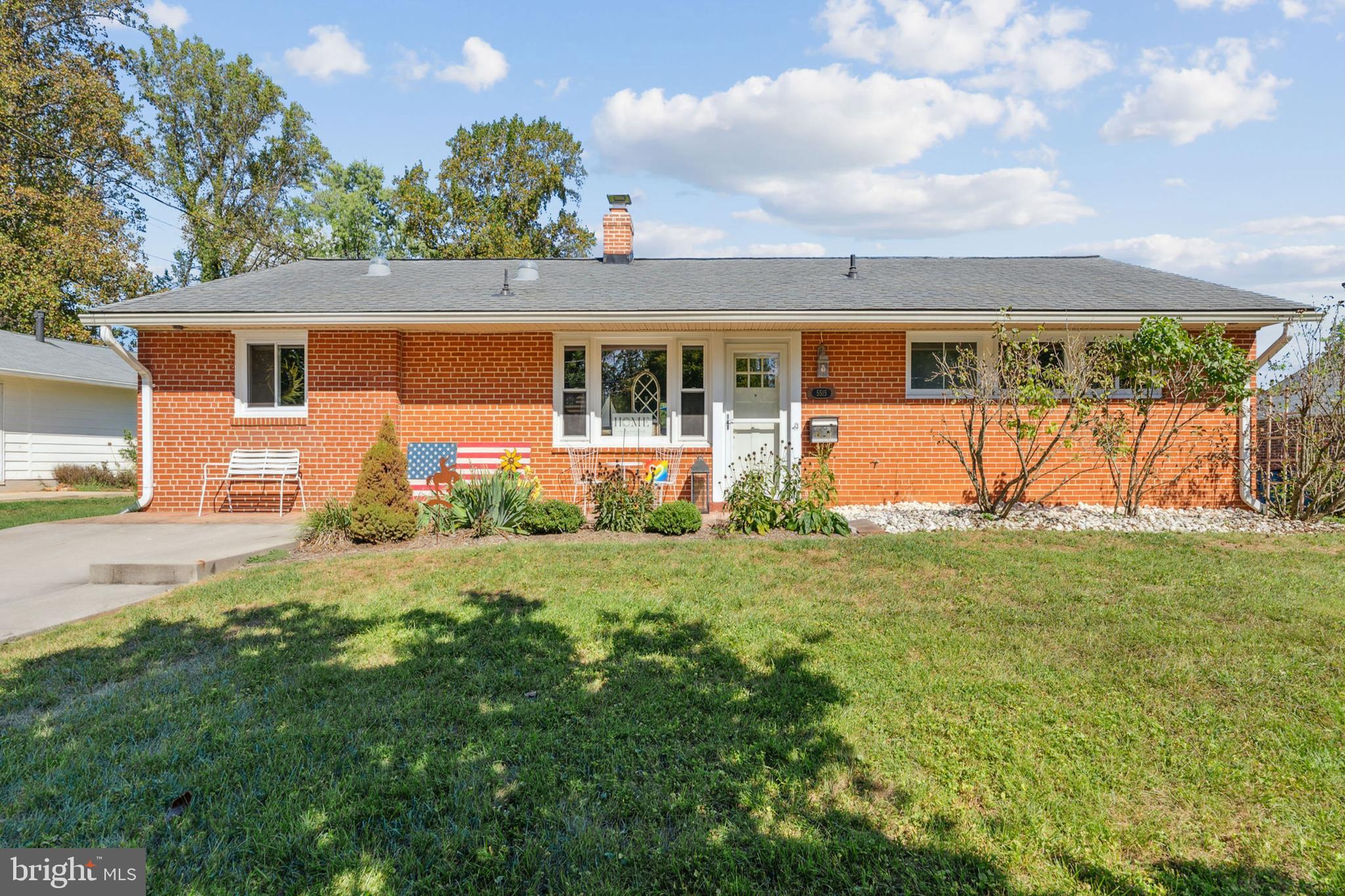 5515 Inverchapel ROAD
