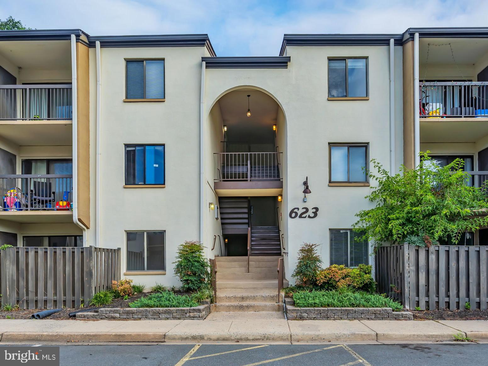 623 Center STREET Unit: T4